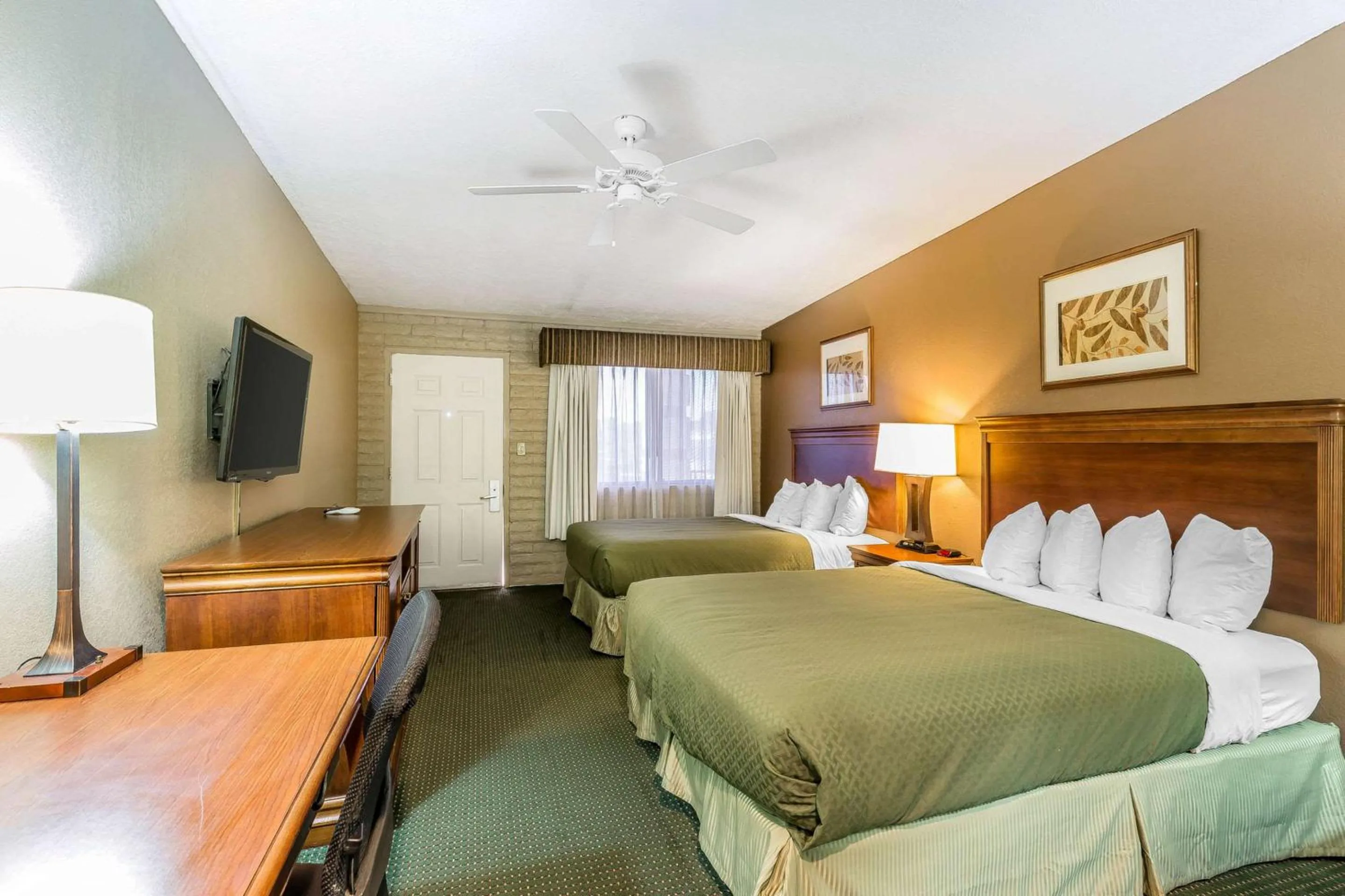 Queen Room with 2 Queen Beds with Mountain View - Non-Smoking in Quality Inn Washington - St George North