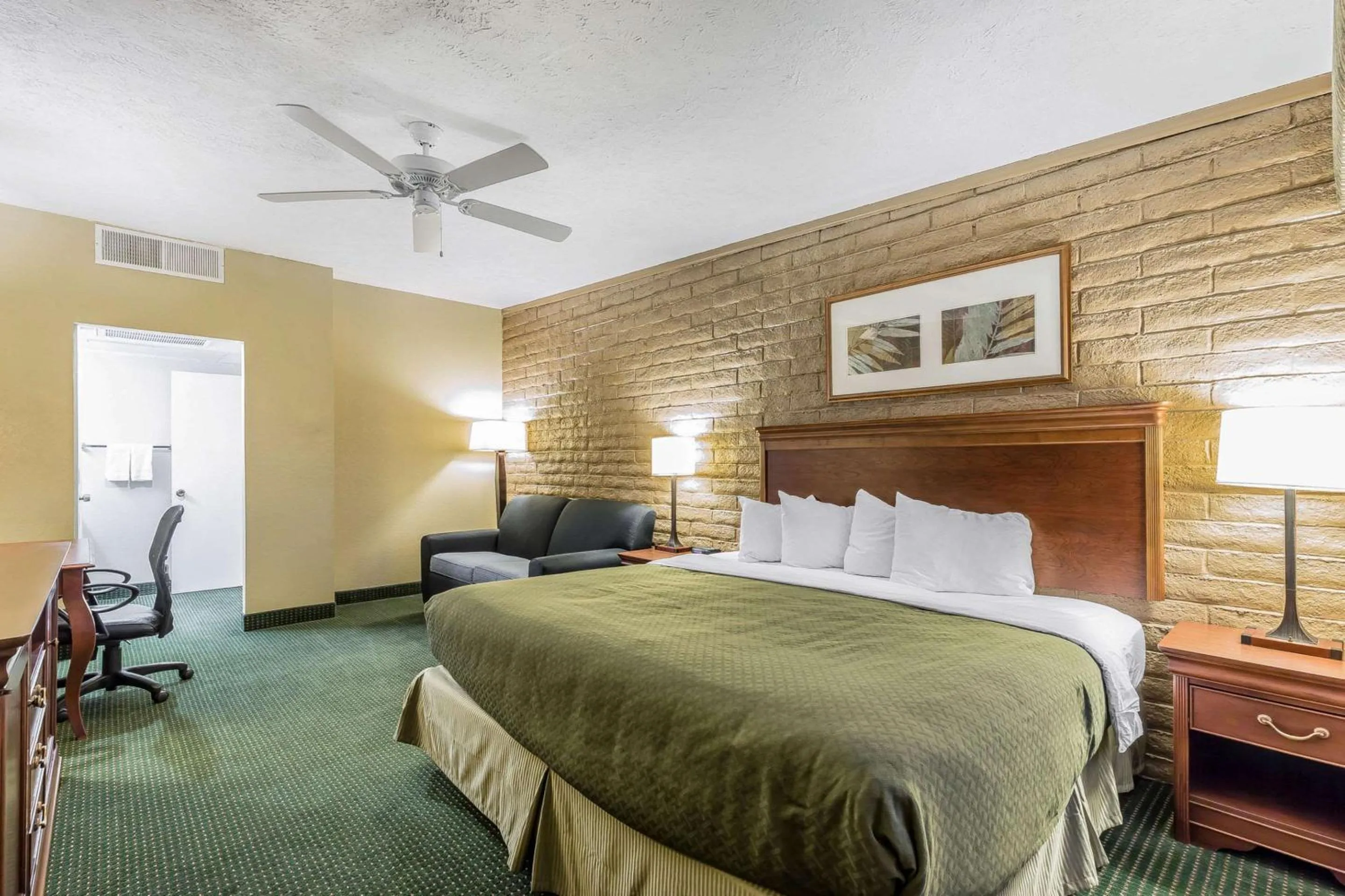 King Room with Mountain View - Non-Smoking in Quality Inn Washington - St George North