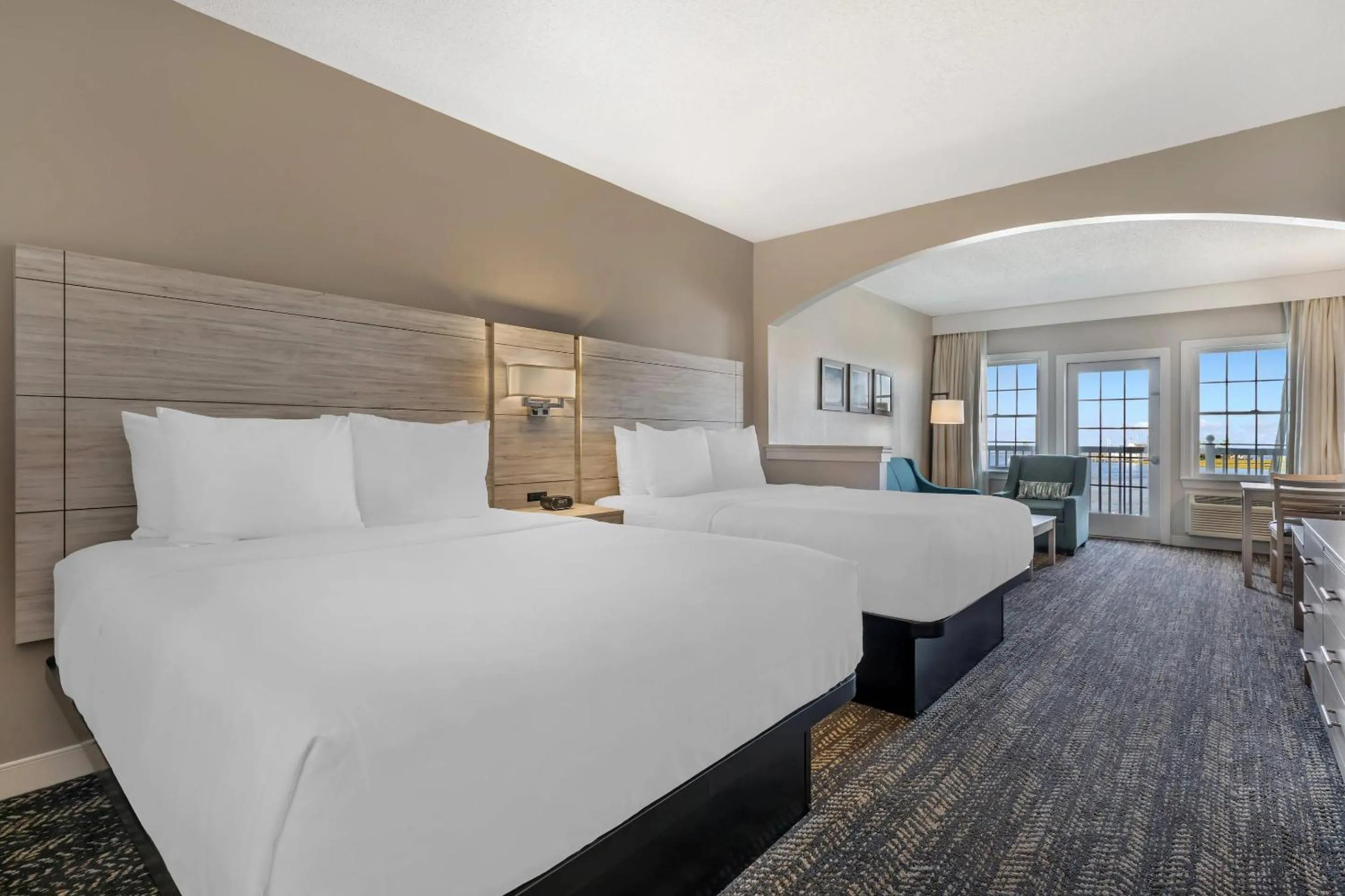 Direct Bayfront Double Queen Suite in Comfort Suites Chincoteague Island Bayfront Resort