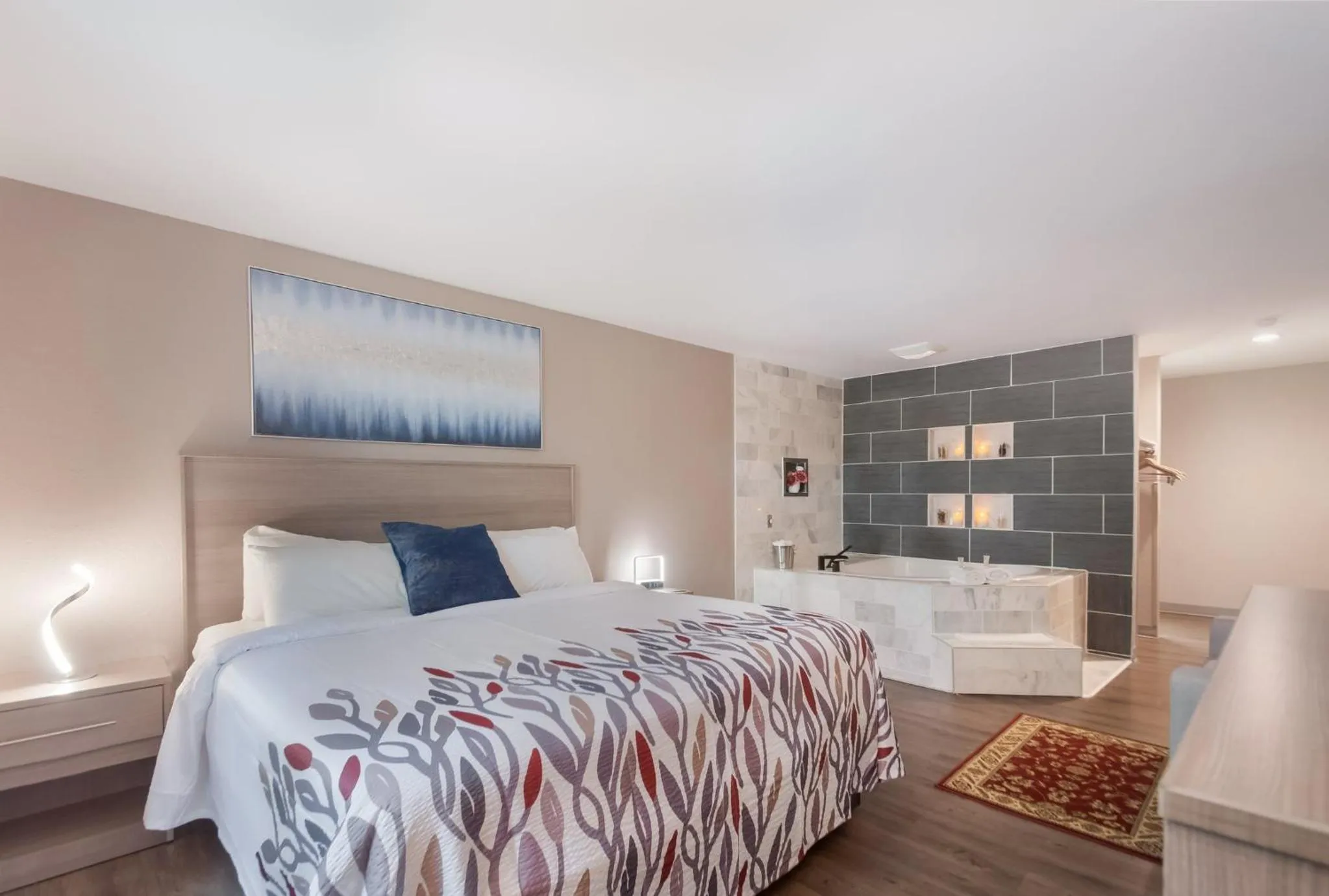 Superior King Room with Spa Bath Non-Smoking in Red Roof Inn Dahlgren - Naval Base