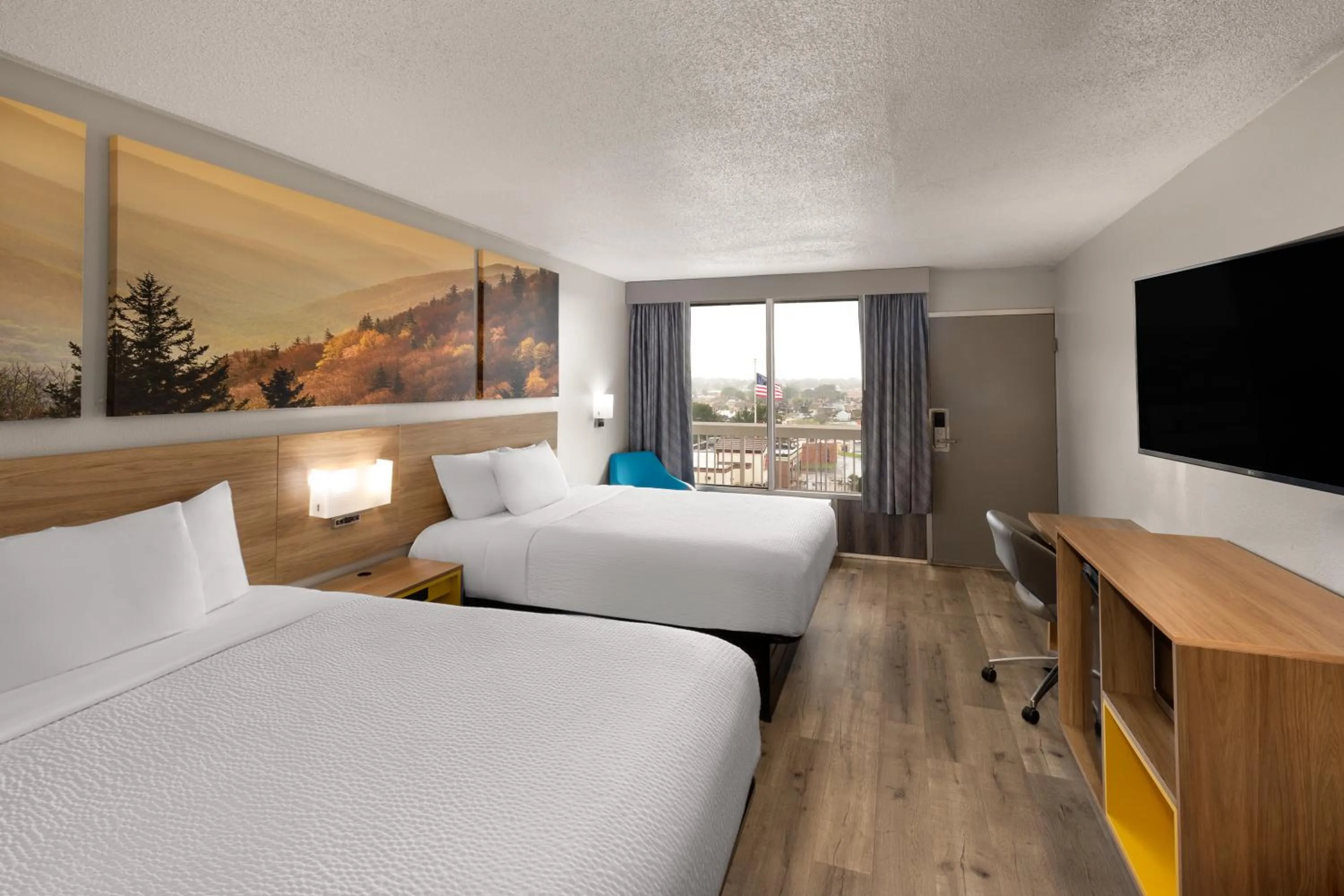 Queen Room with Two Queen Beds and Bath Tub - Mobility Accessible/Non-Smoking in Days Inn by Wyndham Harrisonburg