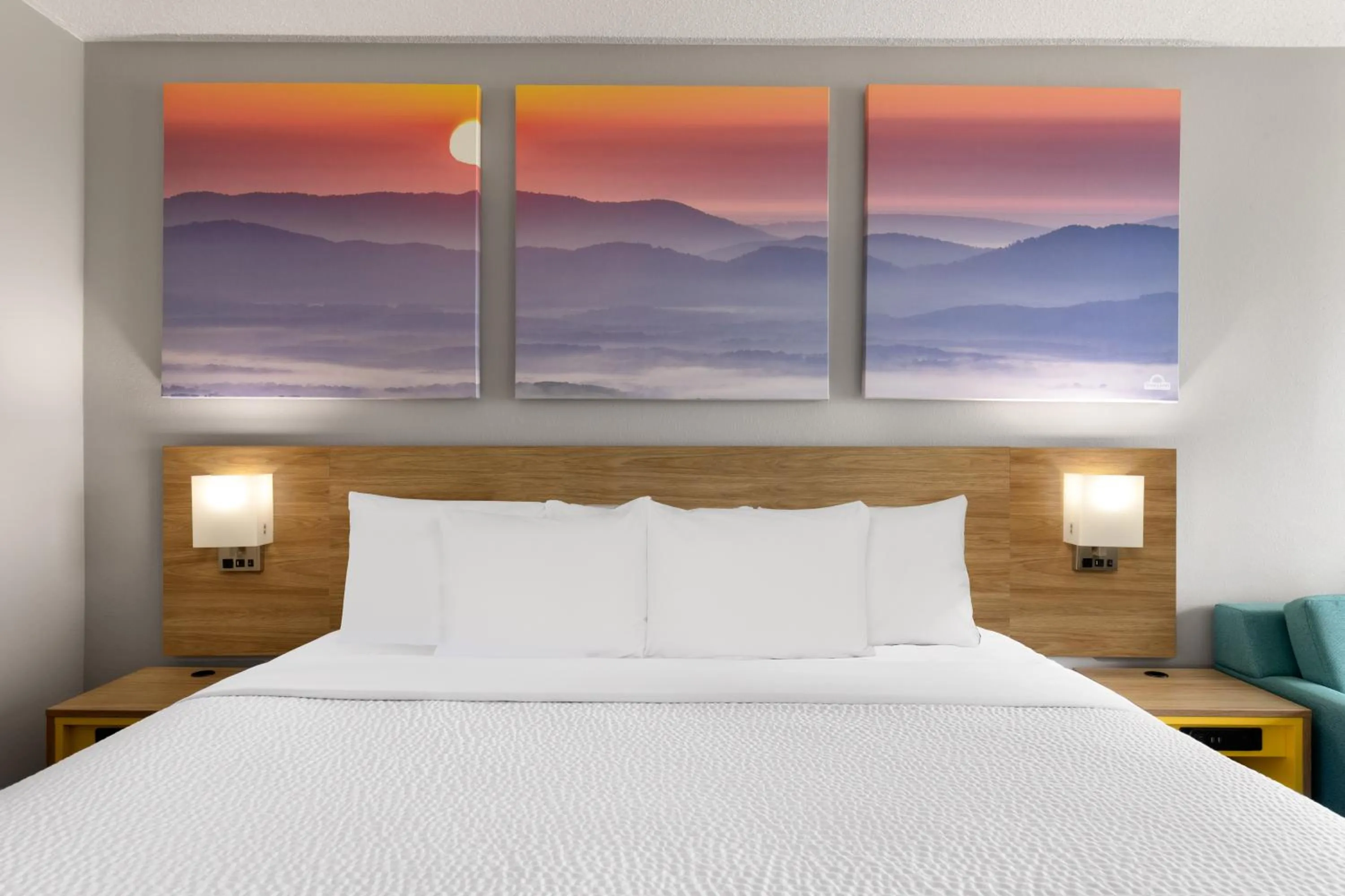 King Room - Non-Smoking in Days Inn by Wyndham Harrisonburg