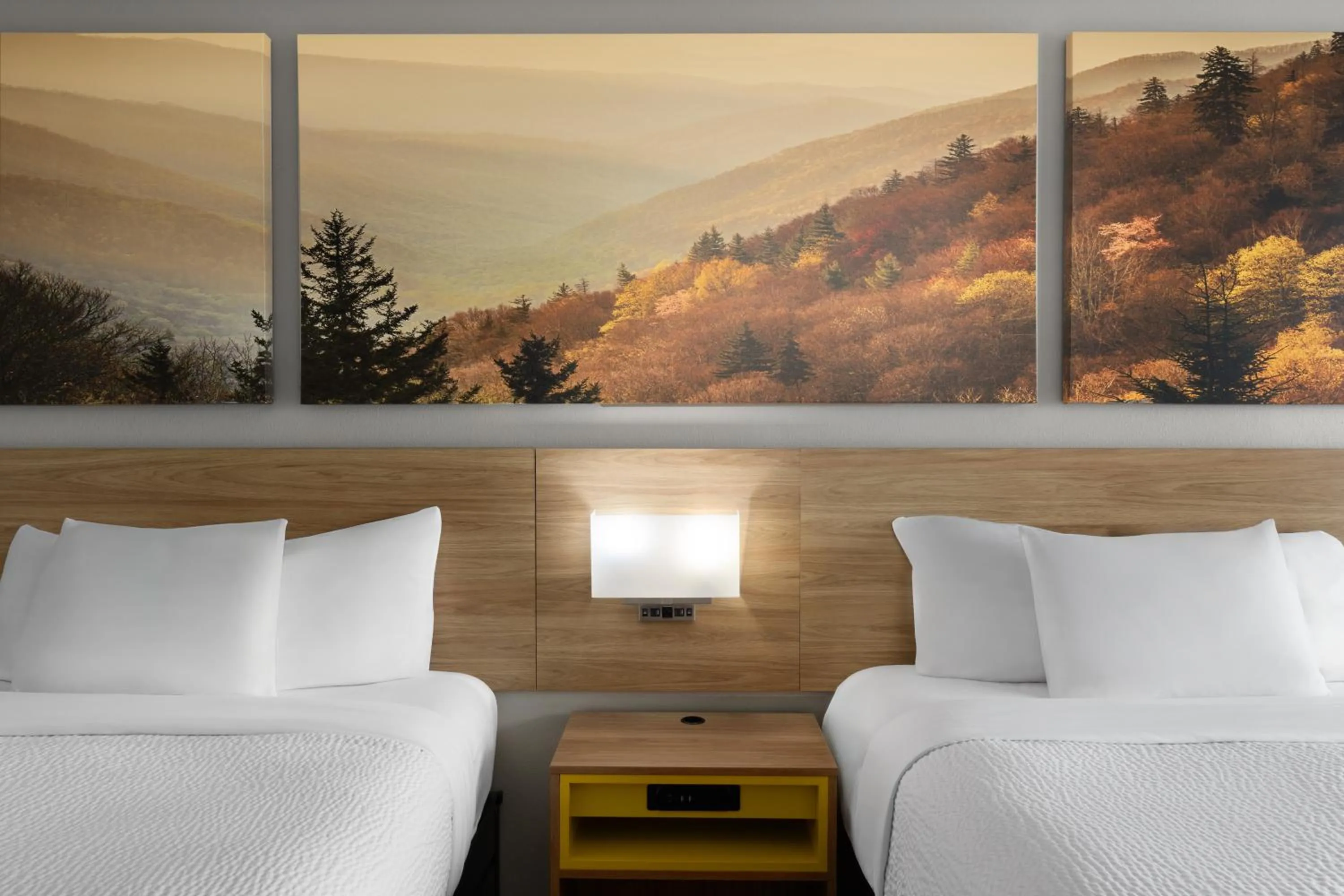 Queen Room with Two Queen Beds - Smoking in Days Inn by Wyndham Harrisonburg