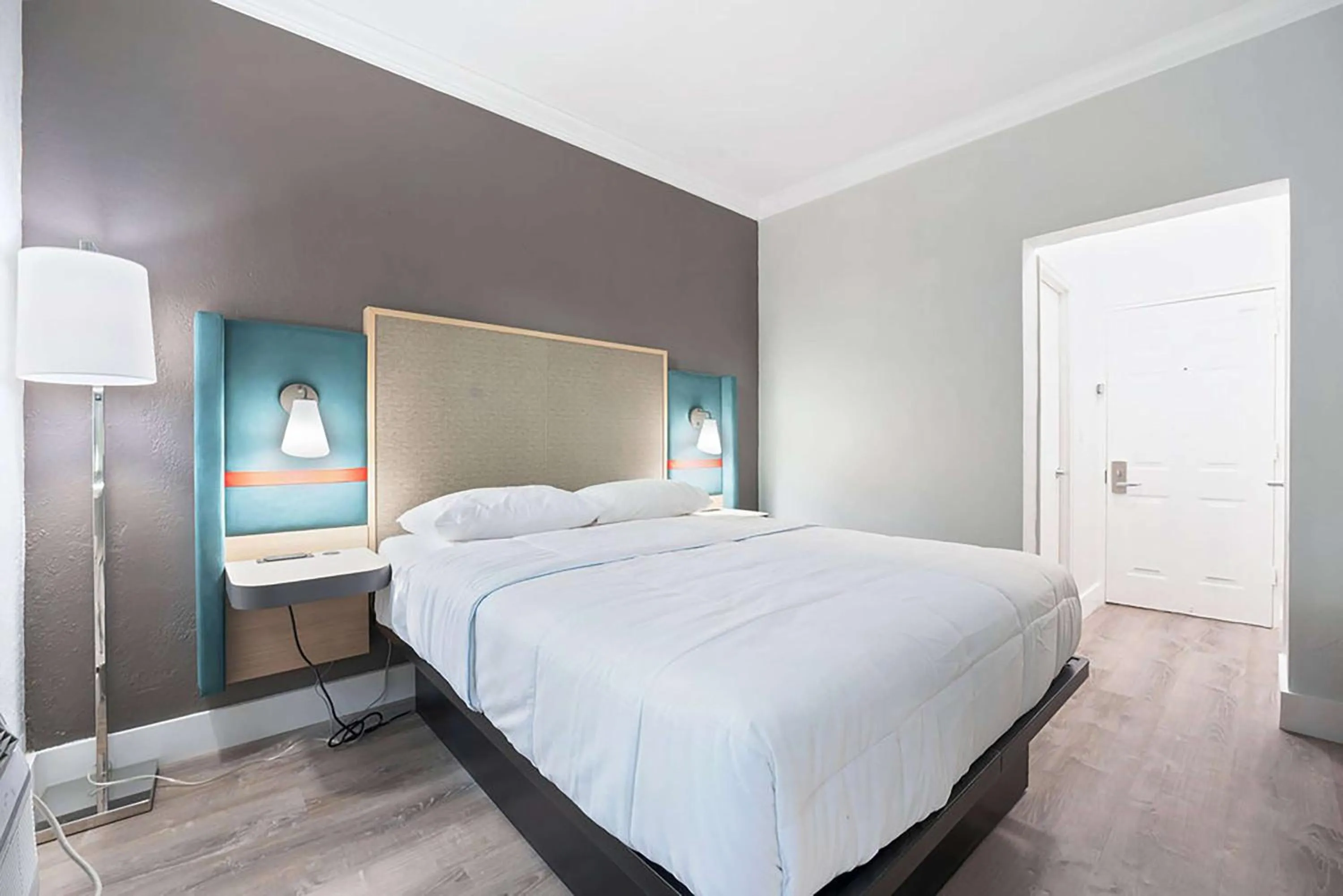 Queen Room - Non-Smoking in Atrium Hotel, Trademark Collection by Wyndham