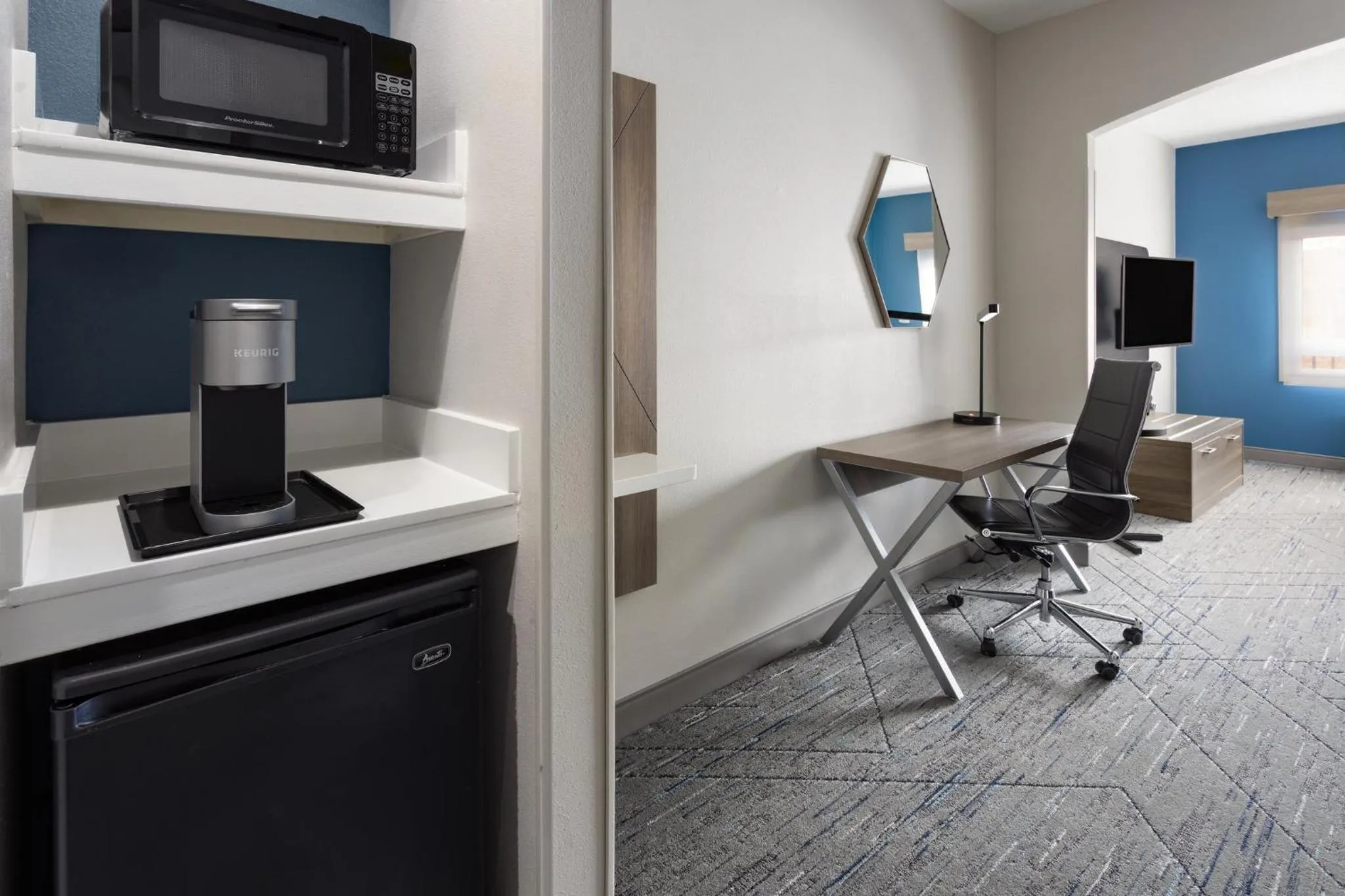 King Room with Jetted Tub in Holiday Inn Express & Suites Leesburg - Historic District by IHG