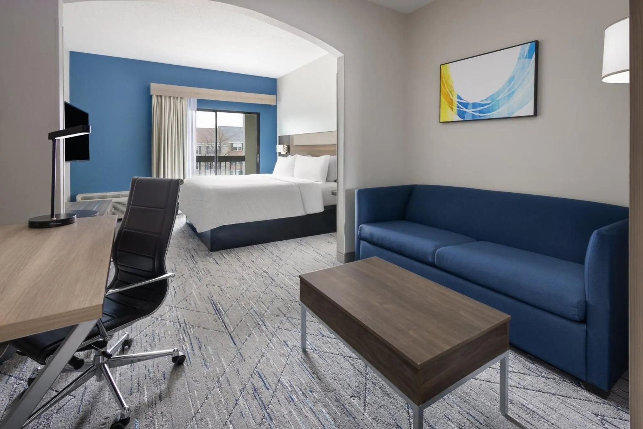 King Room with Balcony and Tub - Communications/Mobility Accessible in Holiday Inn Express & Suites Leesburg - Historic District by IHG
