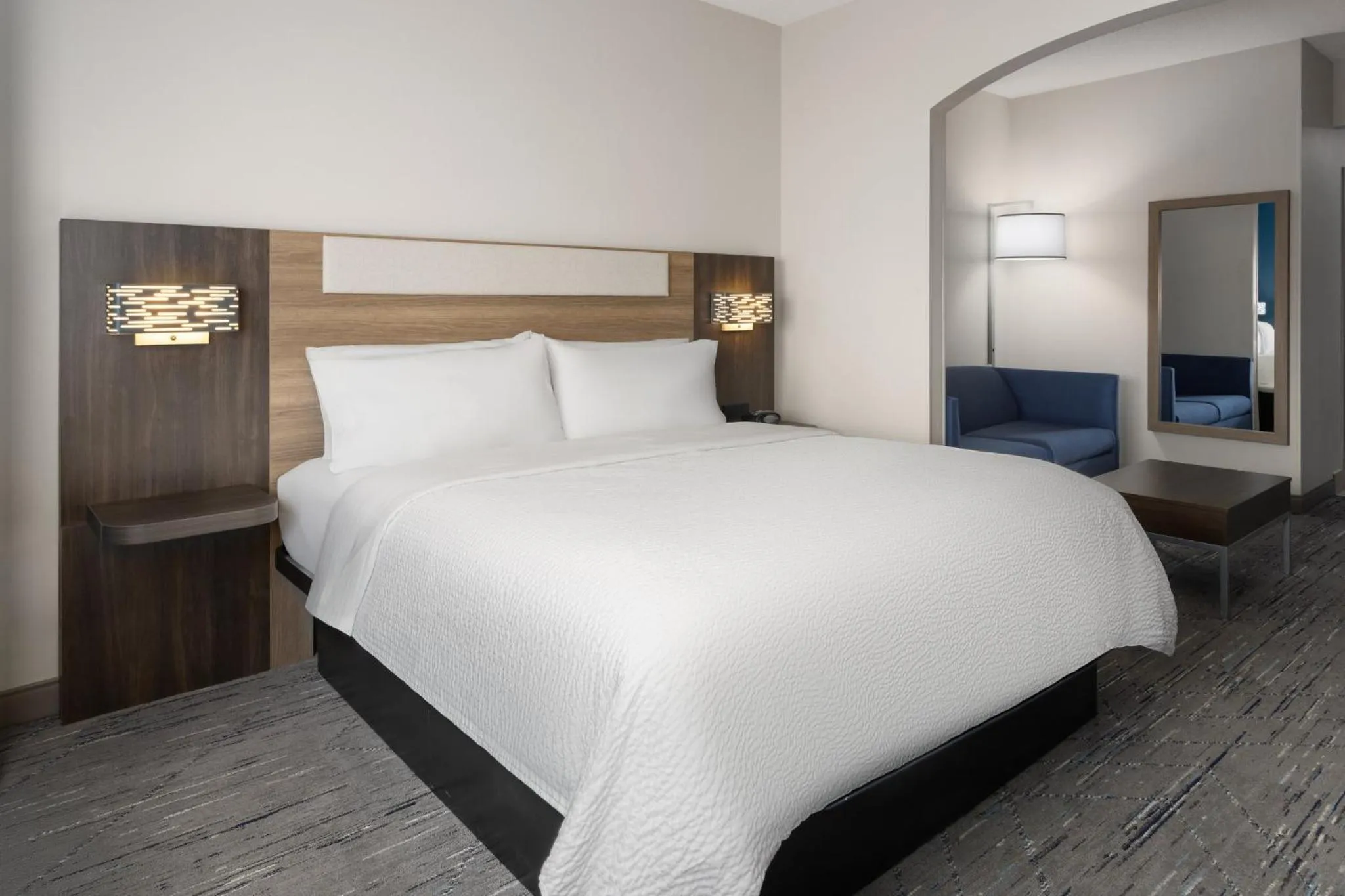 Standard King Room with Sofa Bed in Holiday Inn Express & Suites Leesburg - Historic District by IHG