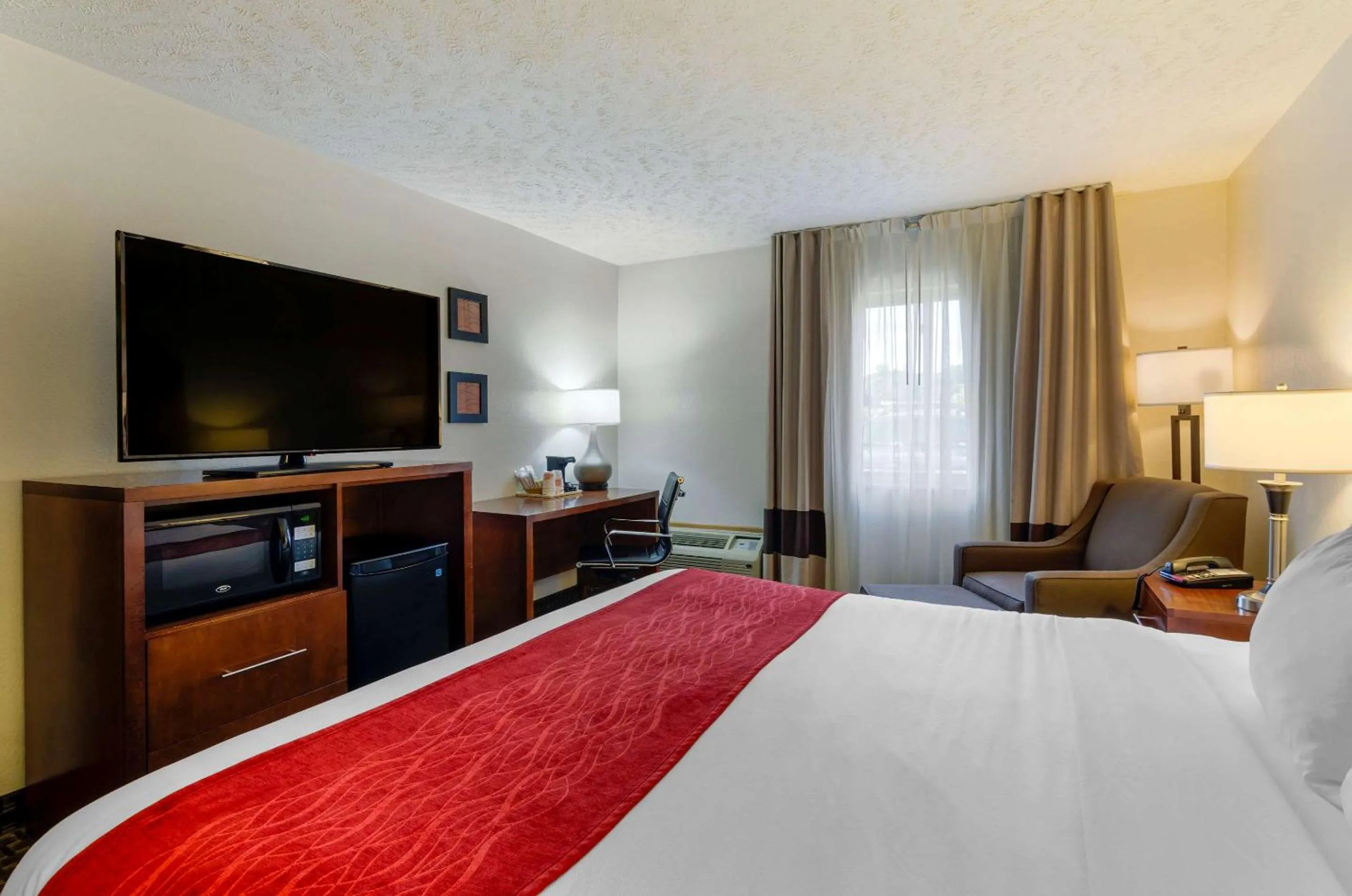 King Room - Non-Smoking in Comfort Inn Atkins-Marion I-81