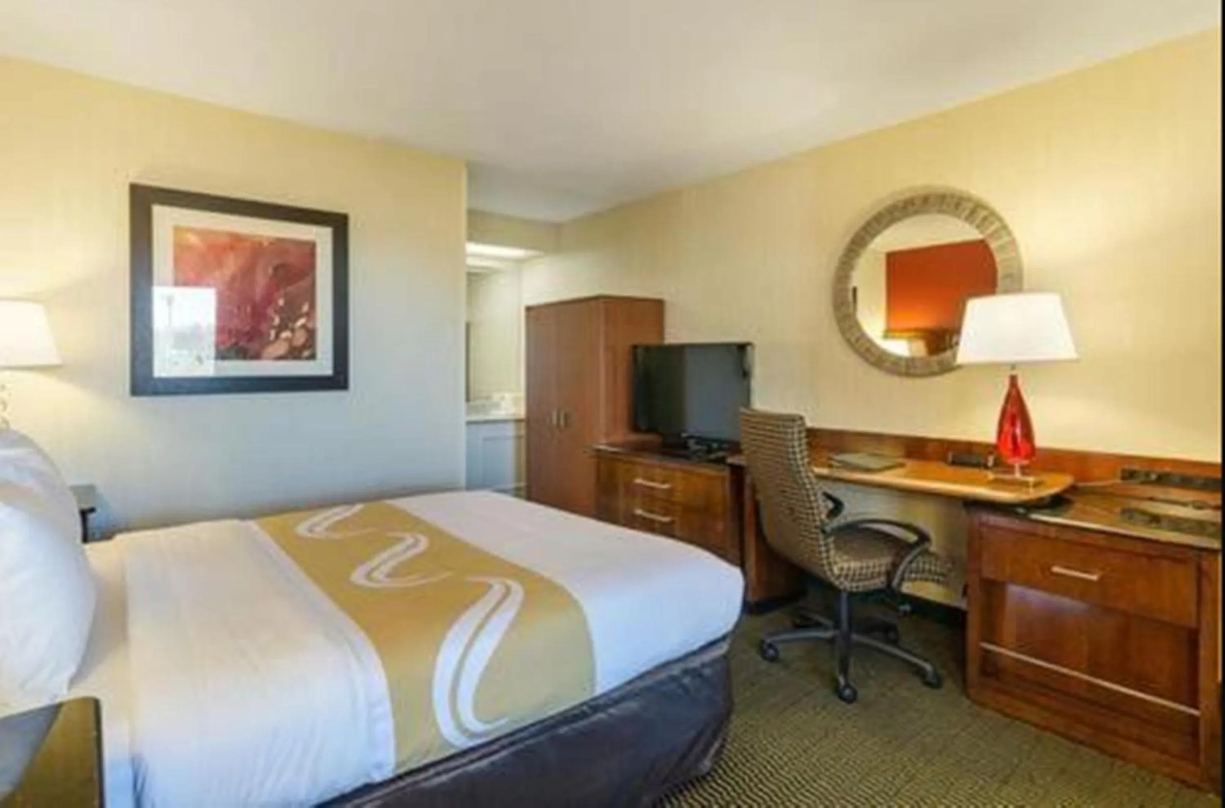 Standard Queen Room in Quality Inn Christiansburg - Blacksburg
