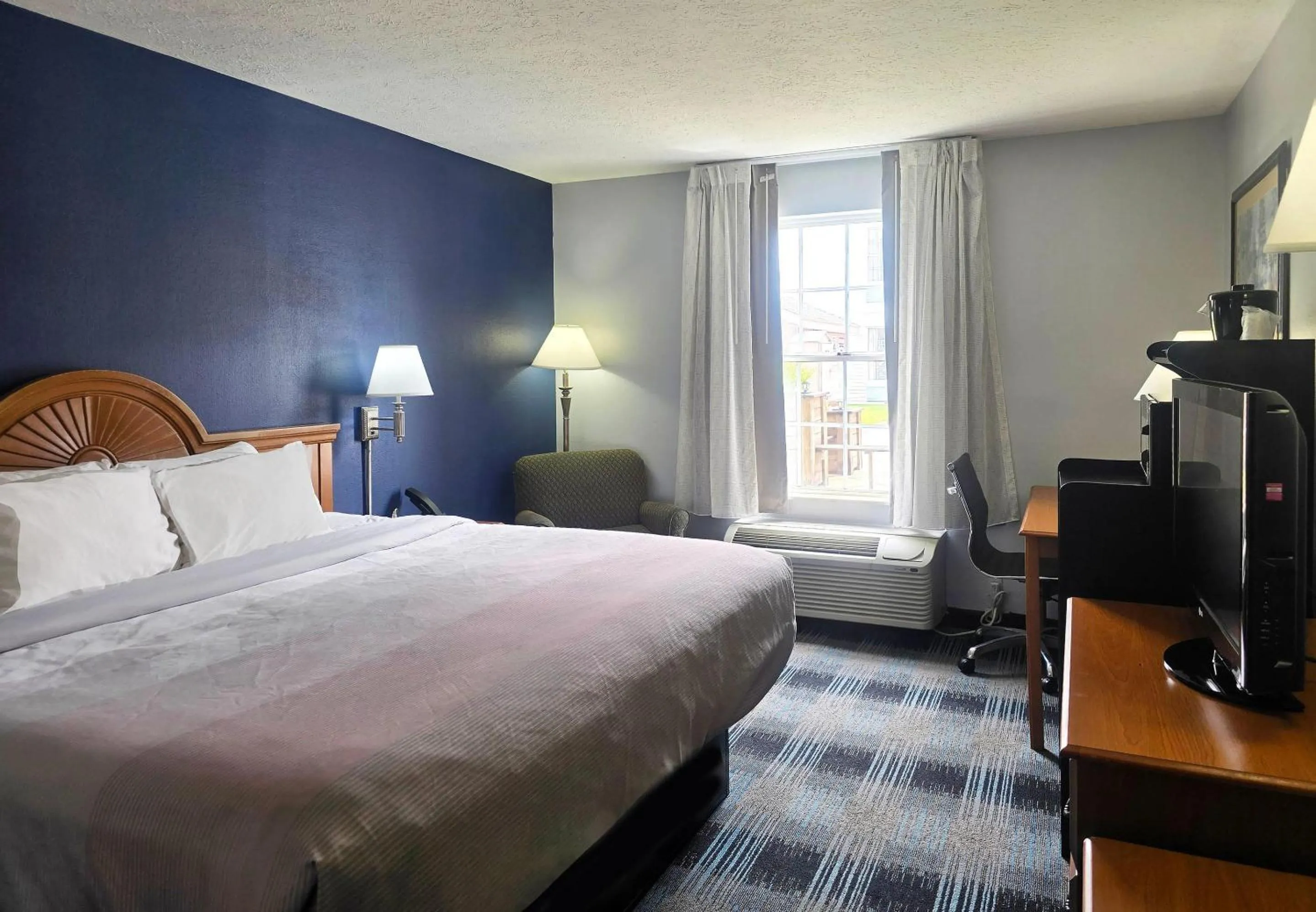 King Room - Non-Smoking in Quality Inn Dublin I-81