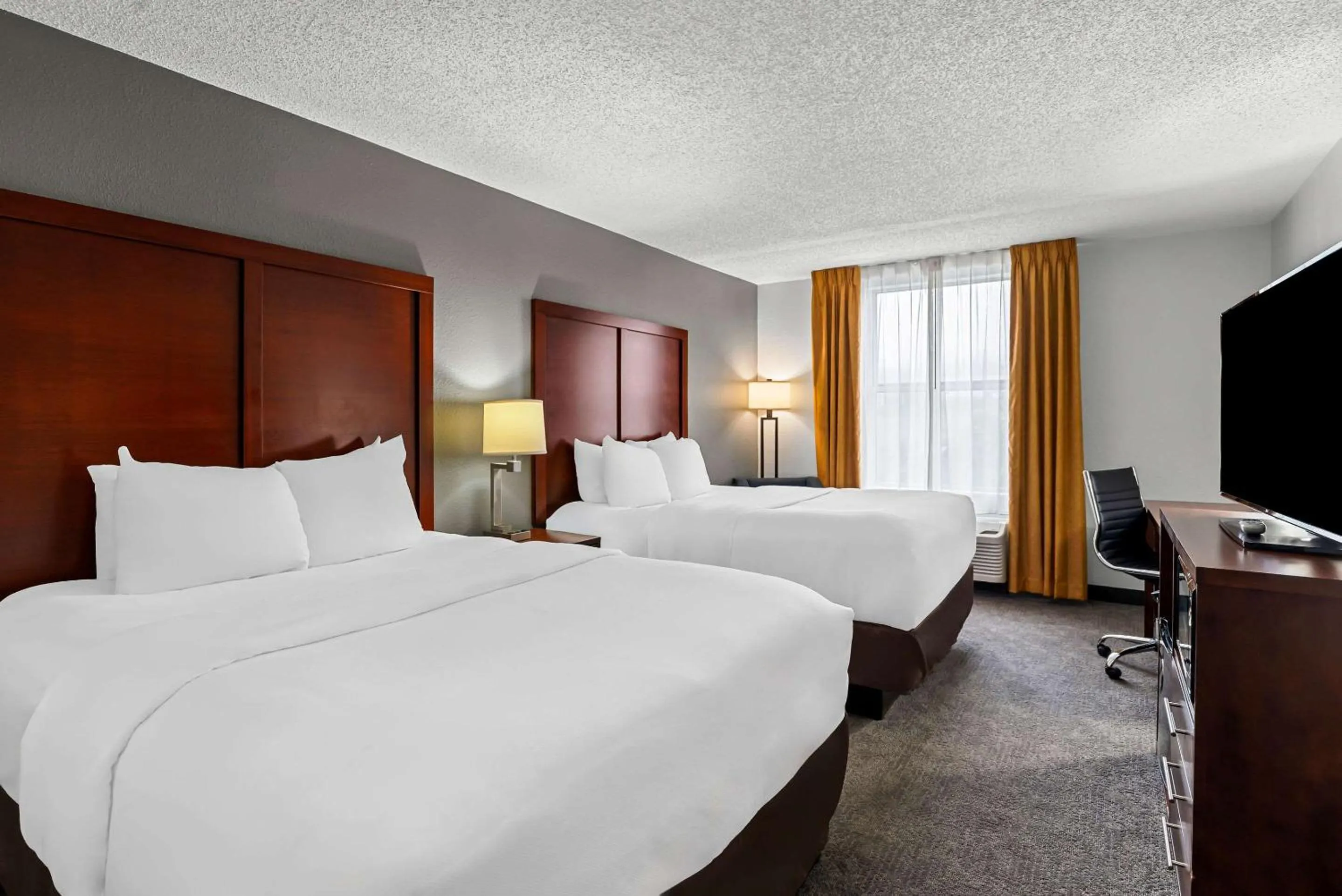 Queen Room with Two Queen Beds - Non-Smoking in Comfort Inn & Suites Staunton