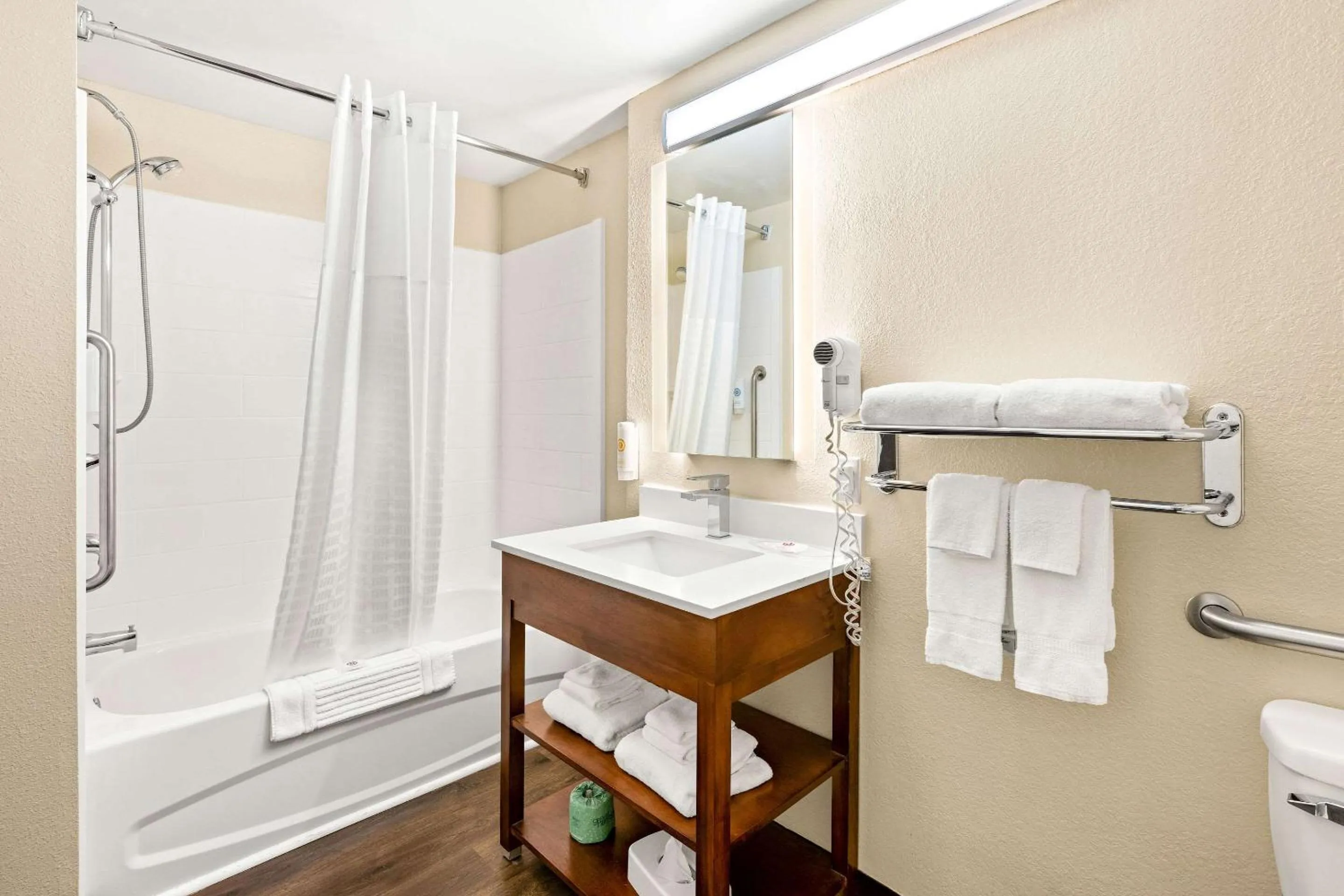 King Suite - Accessible/Non-Smoking in Comfort Suites Abingdon I-81