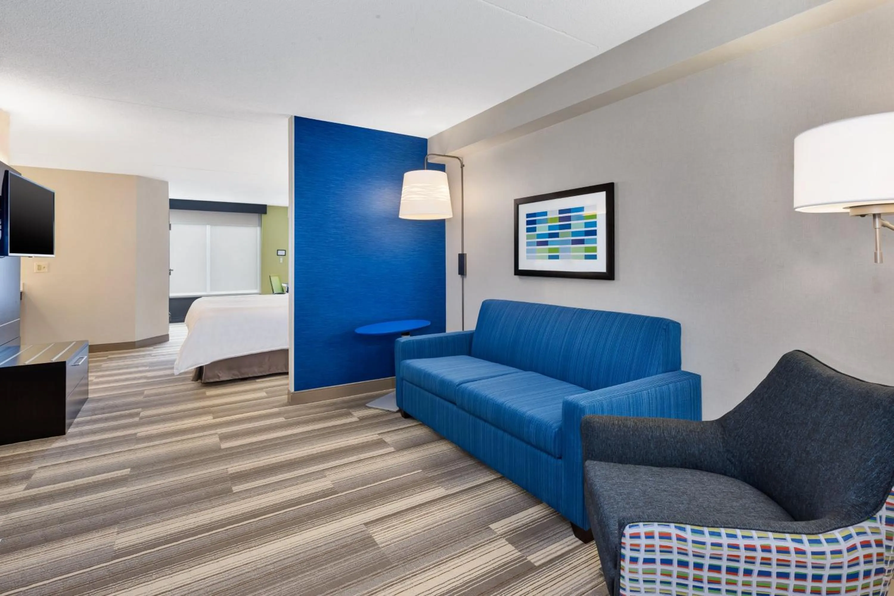 King Suite with Hearing Accessible Tub - Non-Smoking in Holiday Inn Express Blacksburg by IHG
