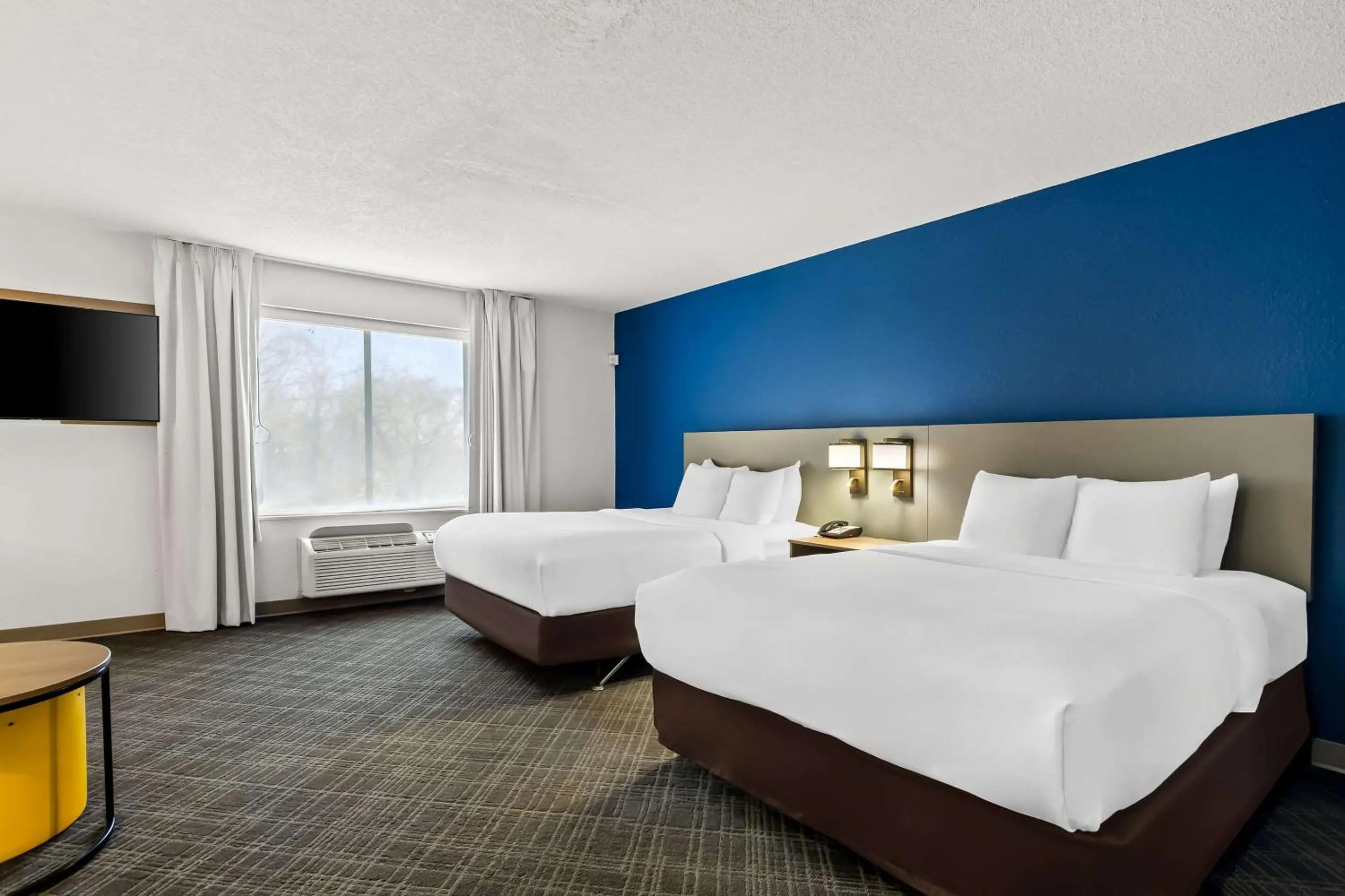 Queen Suite with 2 Queen Beds - Disability Access/Non-Smoking in Comfort Suites Salem-Roanoke I-81