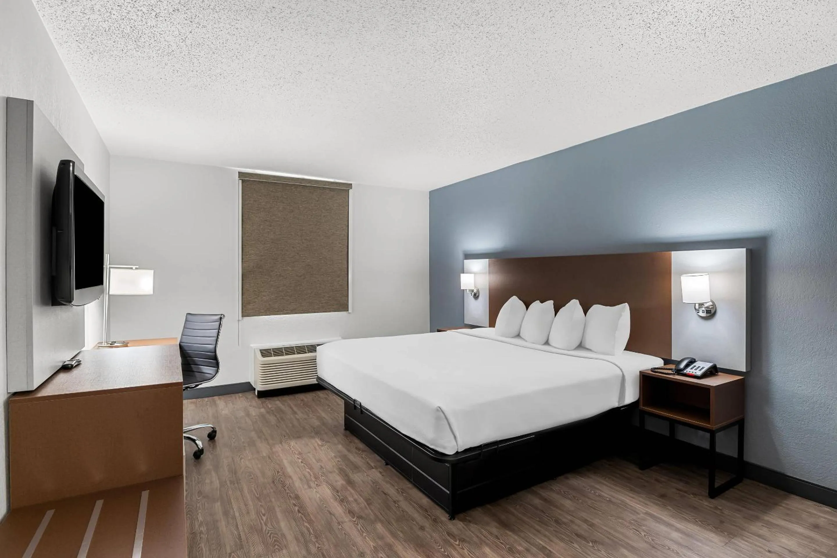 King Room - Non-Smoking in Suburban Studios Chester I-95