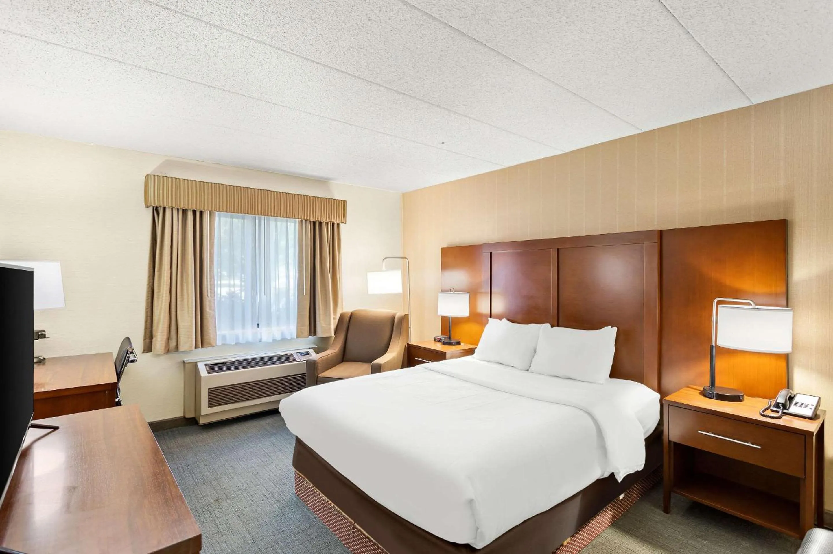King Room - Non-Smoking in Comfort Inn White River Junction