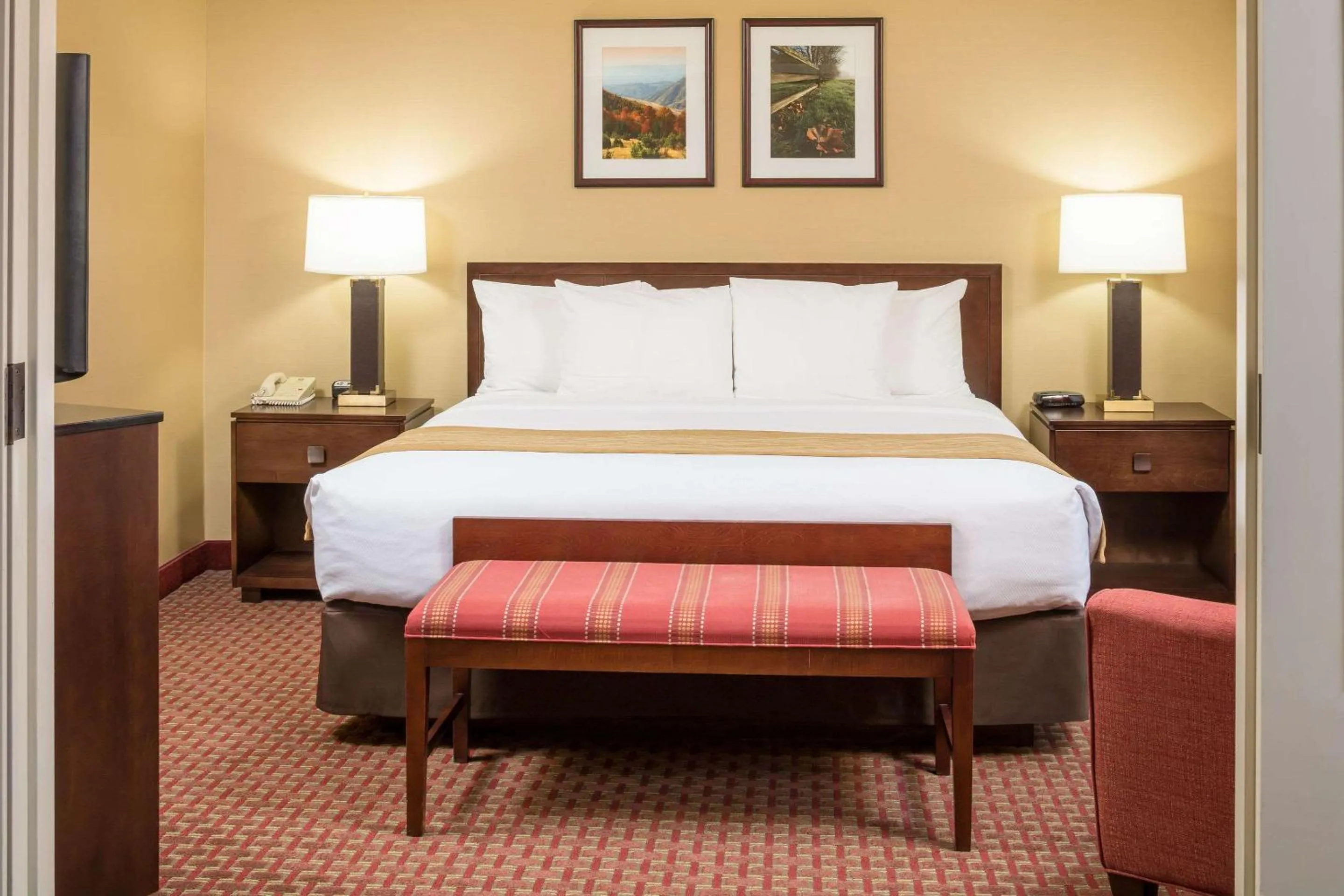 King Room - Non-Smoking in Comfort Inn & Suites Near Burke Mountain