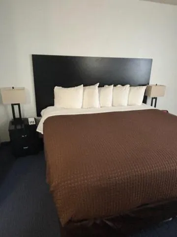 King Room in FairBridge Inn & Suites Sunnyside