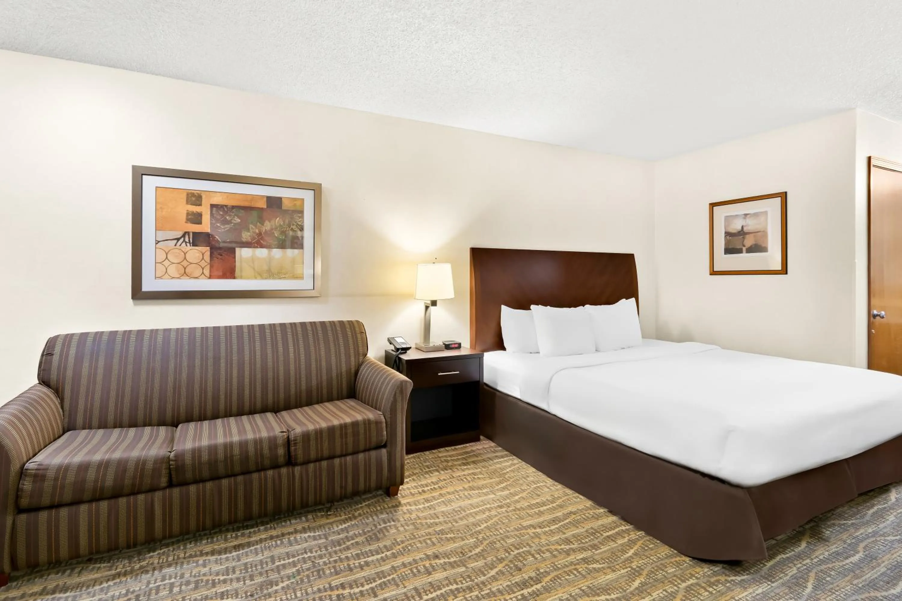 Queen Room with Sofa Bed - Non-Smoking in Quality Inn Mount Vernon