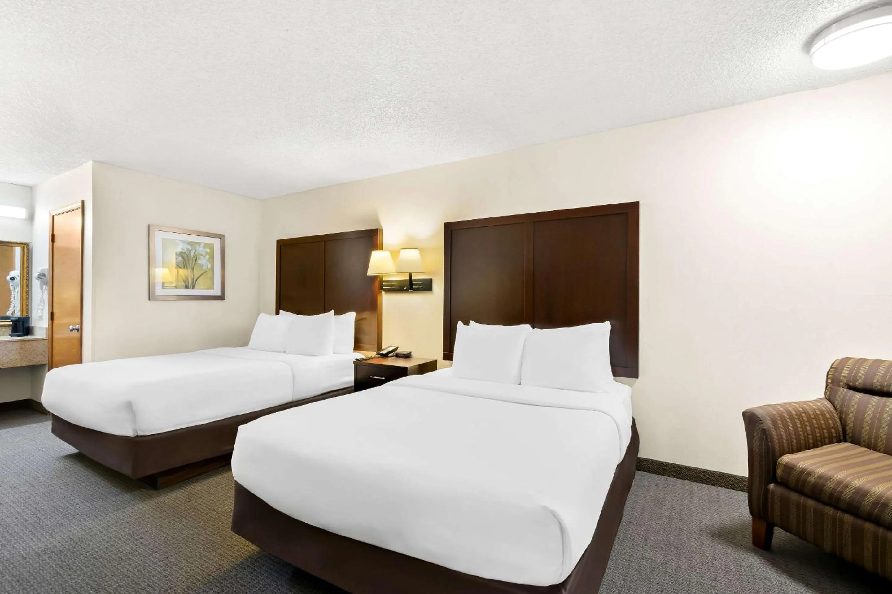 Queen Room with Two Queen Beds - Non-Smoking in Quality Inn Mount Vernon