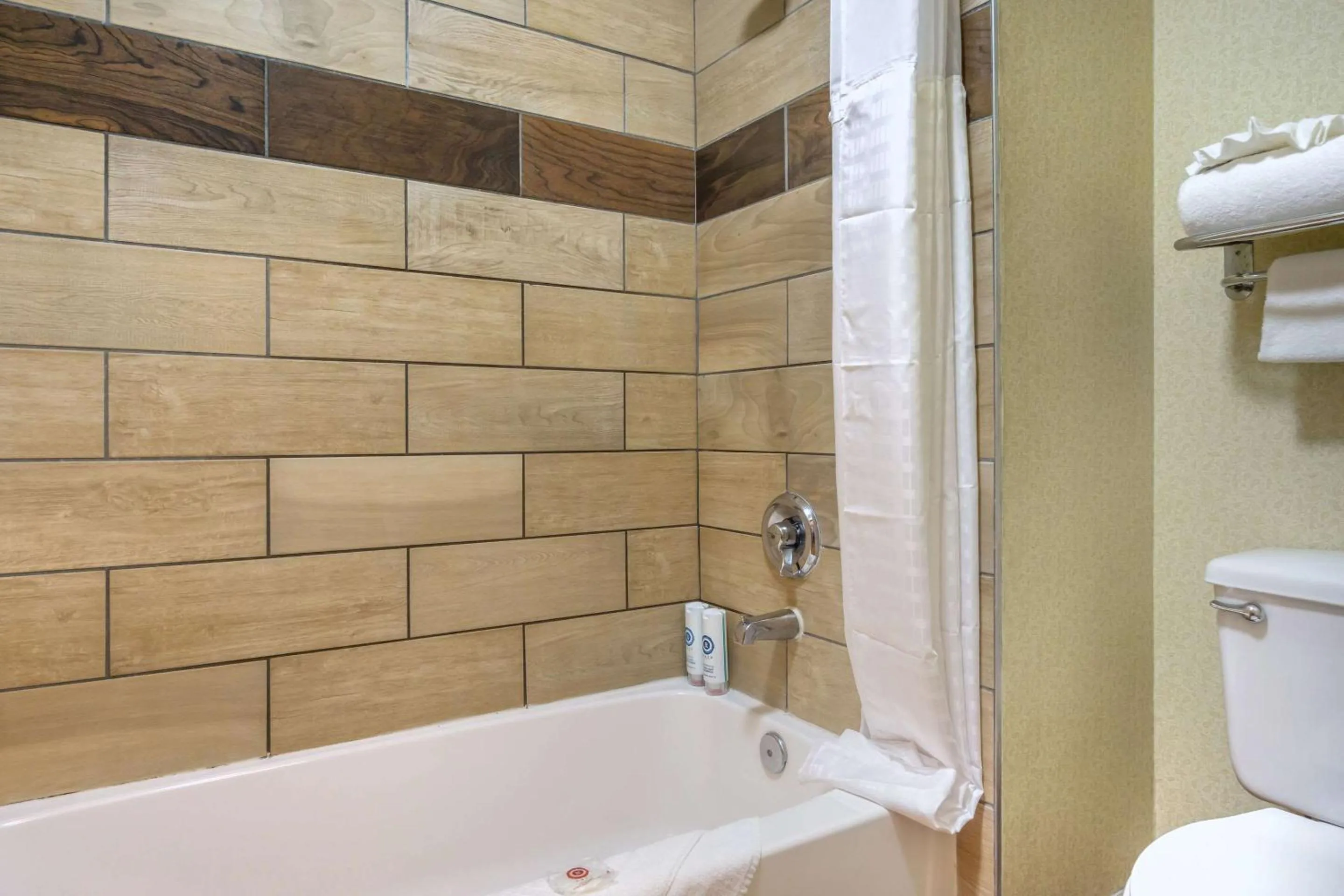 King Suite - Non-Smoking in Comfort Inn Federal Way - Seattle