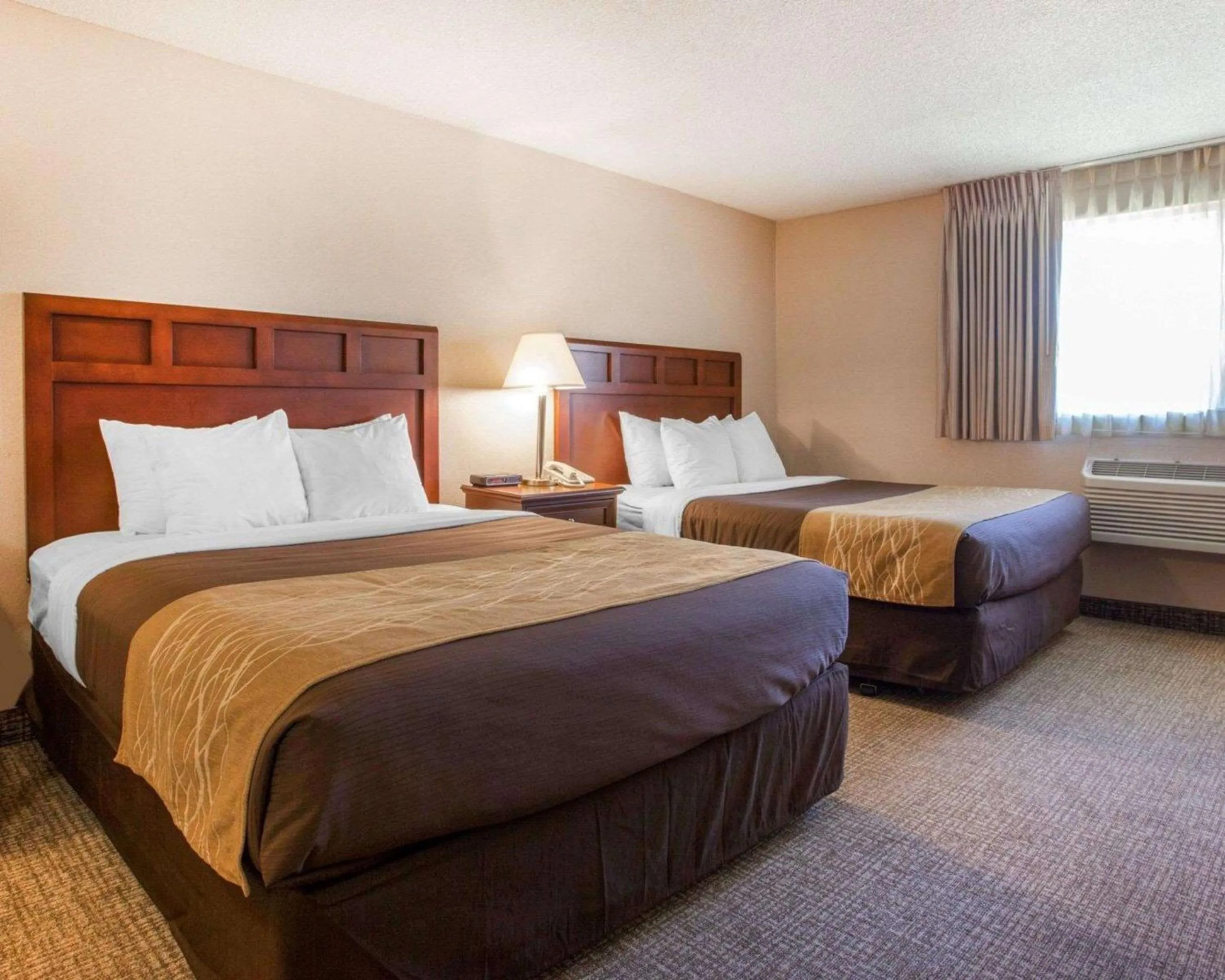 Queen Room with Two Queen Beds - Non-Smoking in Quality Inn Kirkland