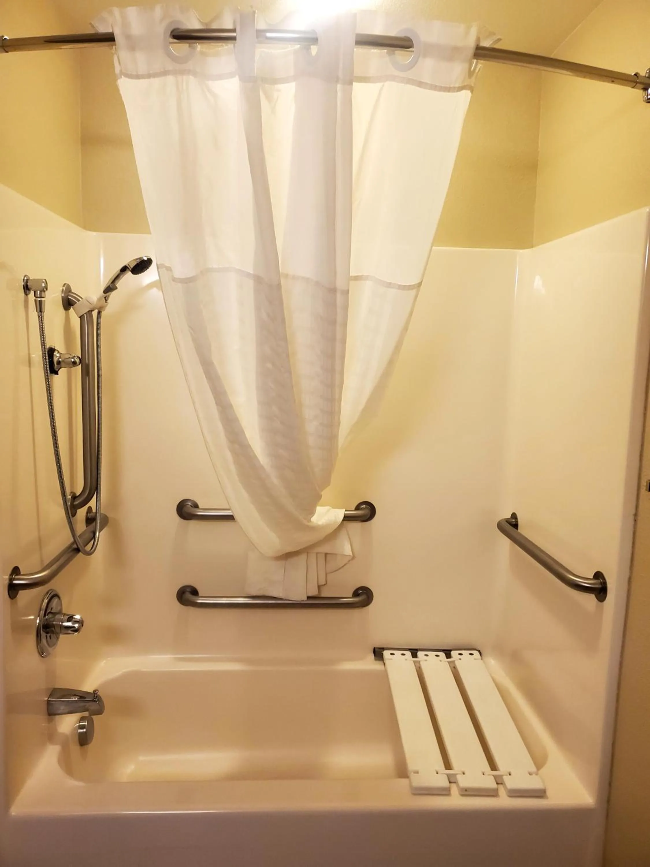 Queen Room with Two Queen Beds - Accessible/Non-Smoking  in Comfort Inn & Suites Walla Walla