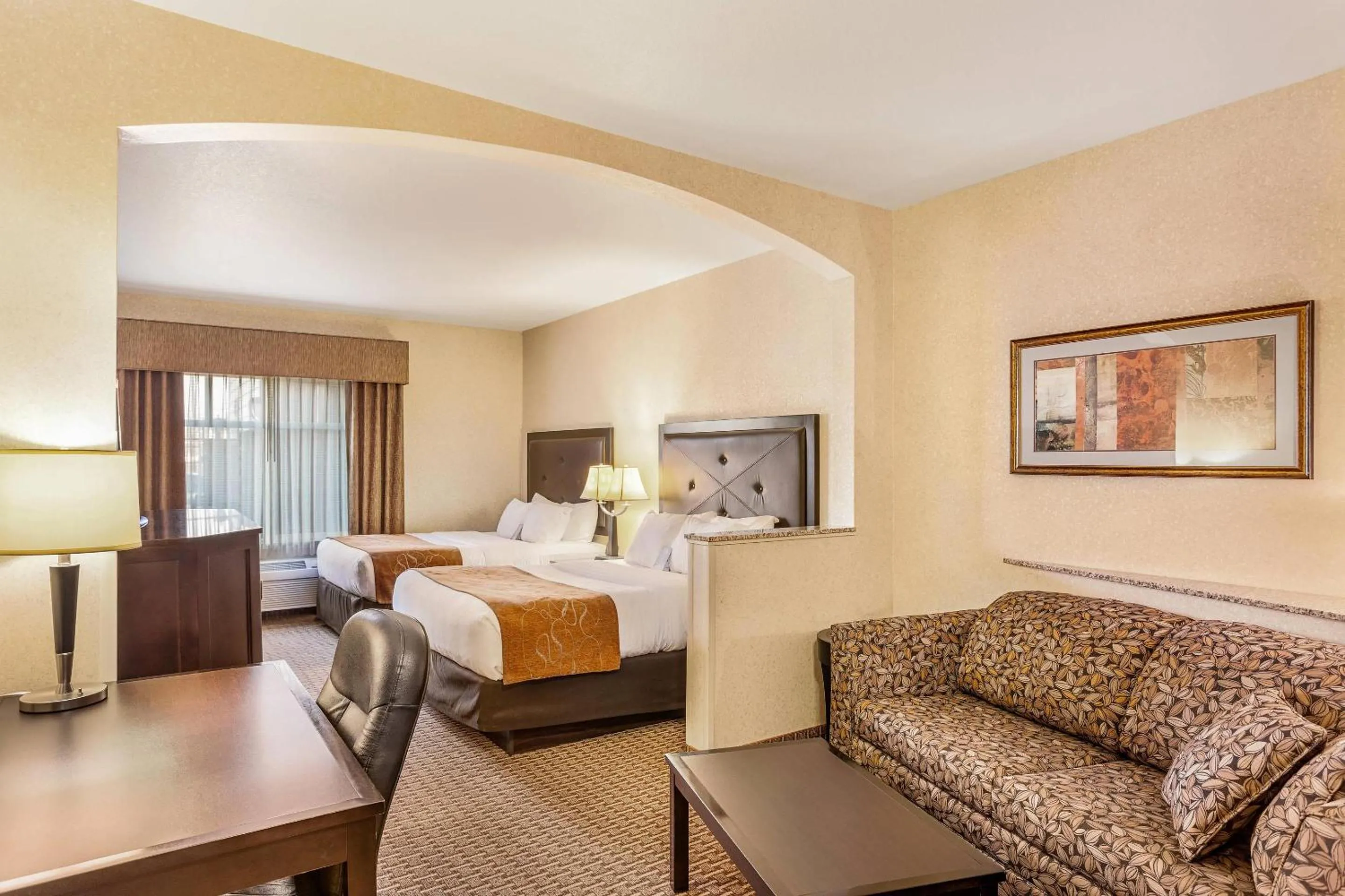 Queen Suite with Two Queen Beds in Comfort Suites Moses Lake