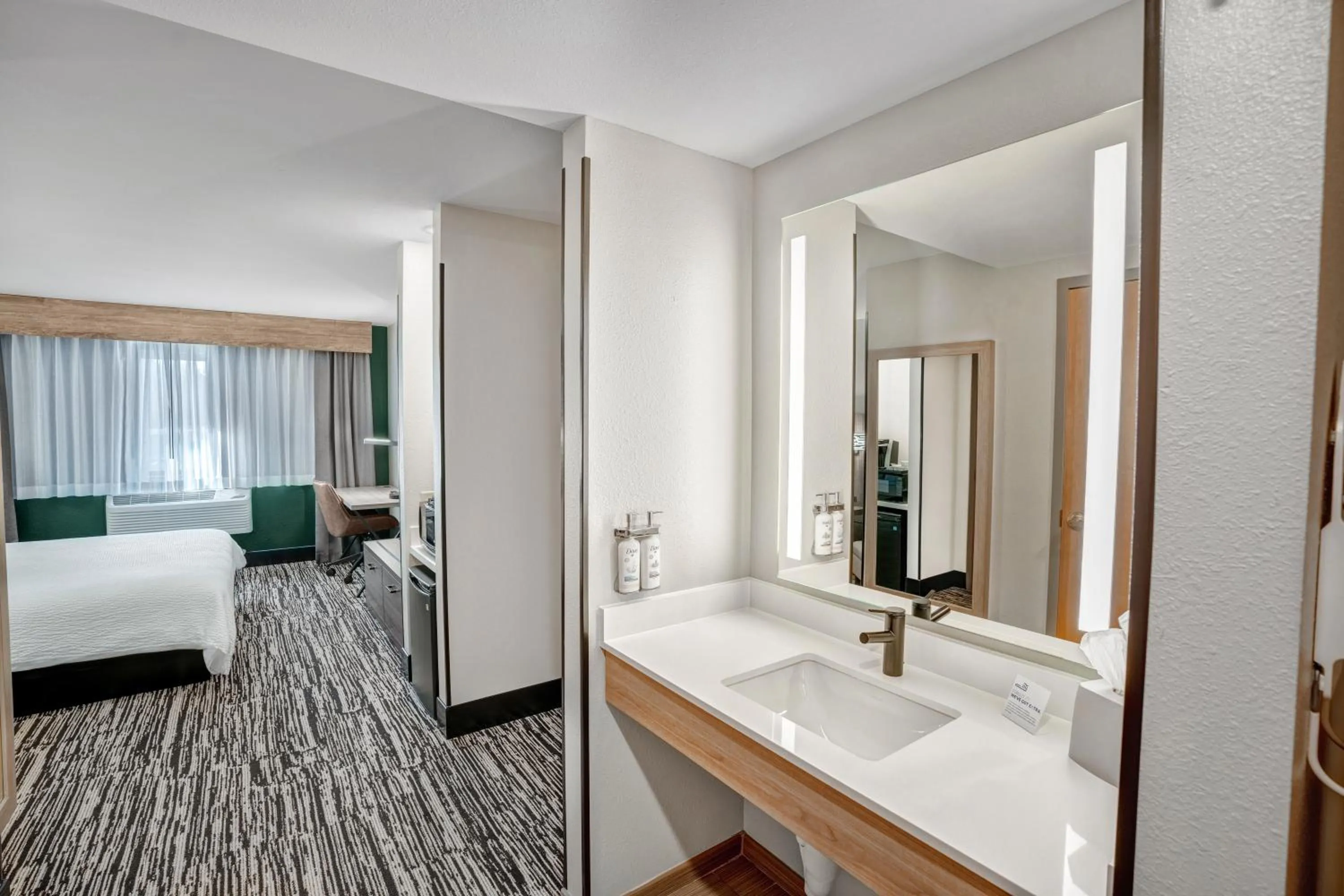 King Suite- Mobility Access Roll in Shower/Non-Smoking in Holiday Inn Express & Suites Hayward by IHG