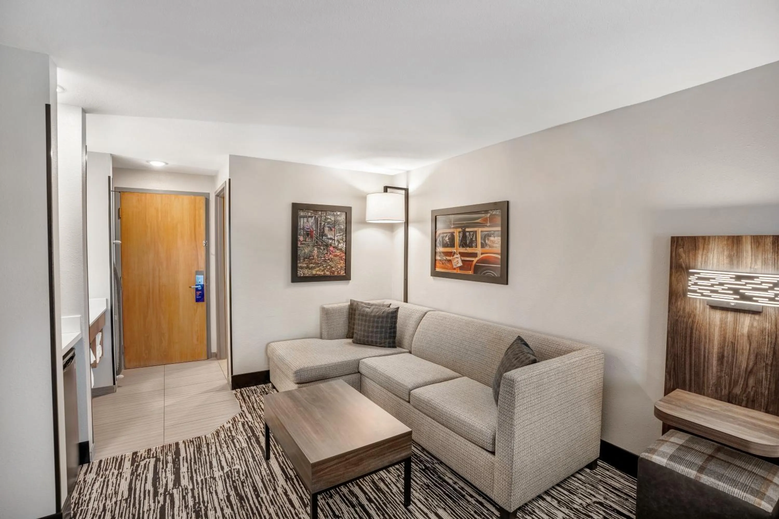 King Suite in Holiday Inn Express & Suites Hayward by IHG