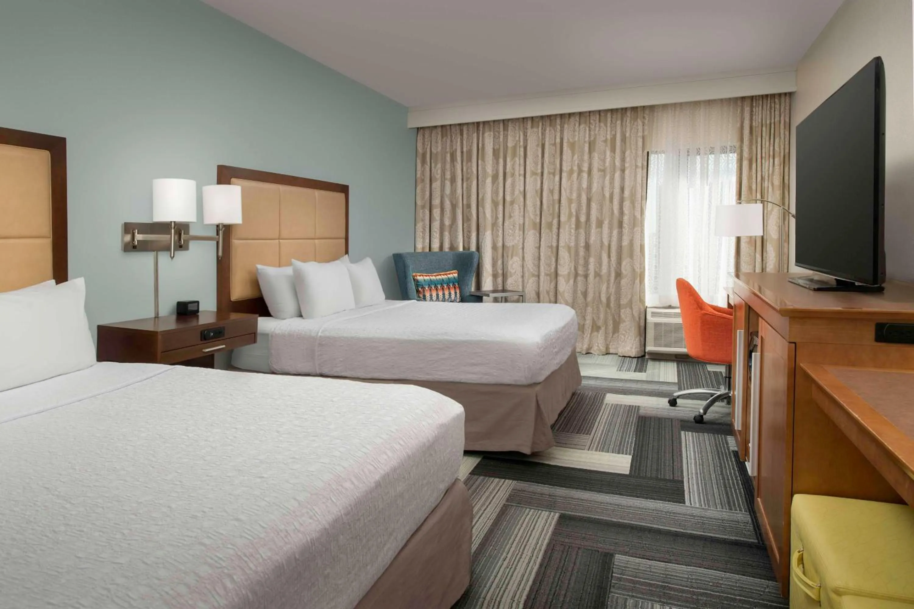 Queen Room with Two Queen Beds - Non-Smoking in Hampton Inn Pittsburgh-Monroeville