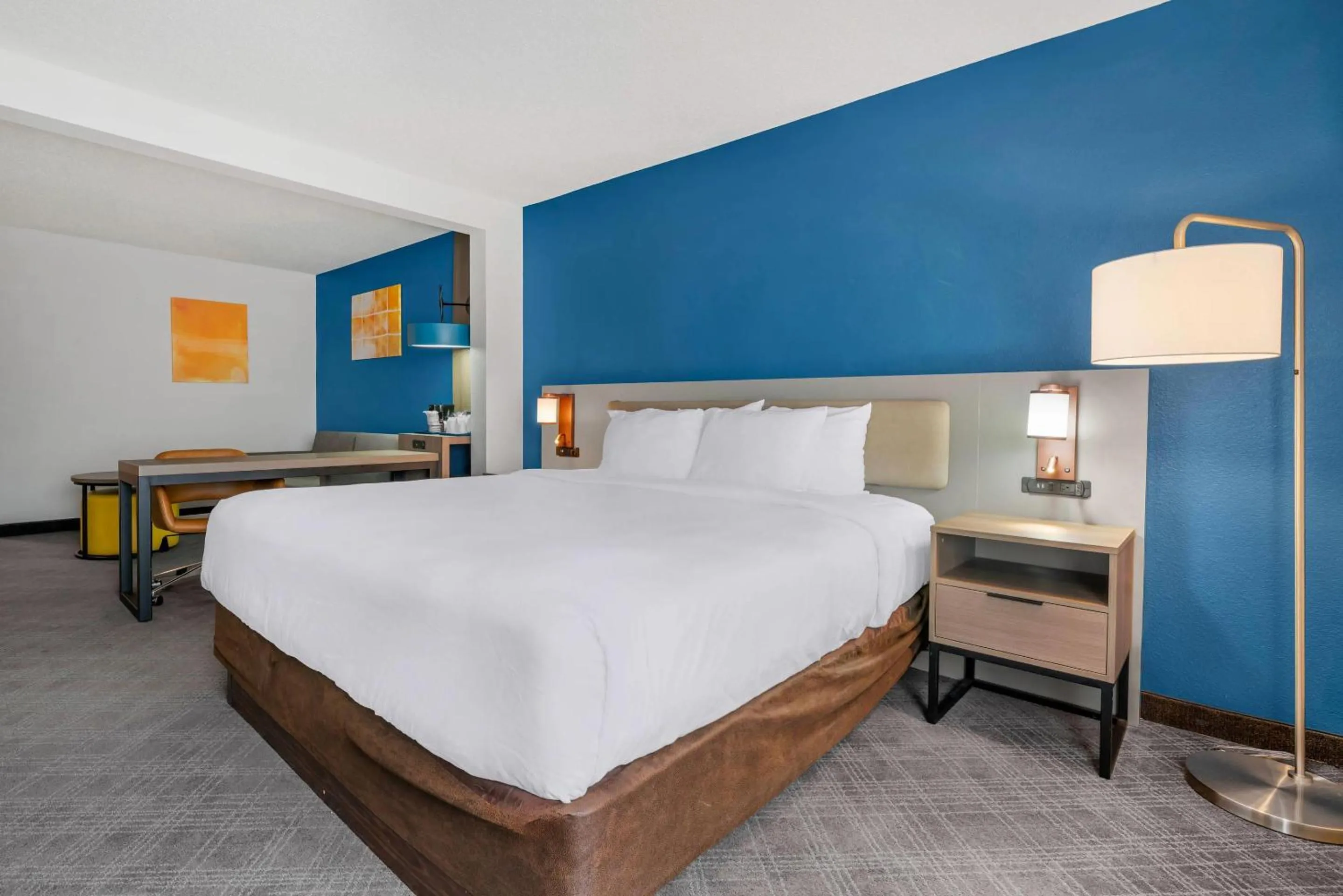 King Suite - Non-Smoking in Comfort Inn & Suites Sheboygan I-43