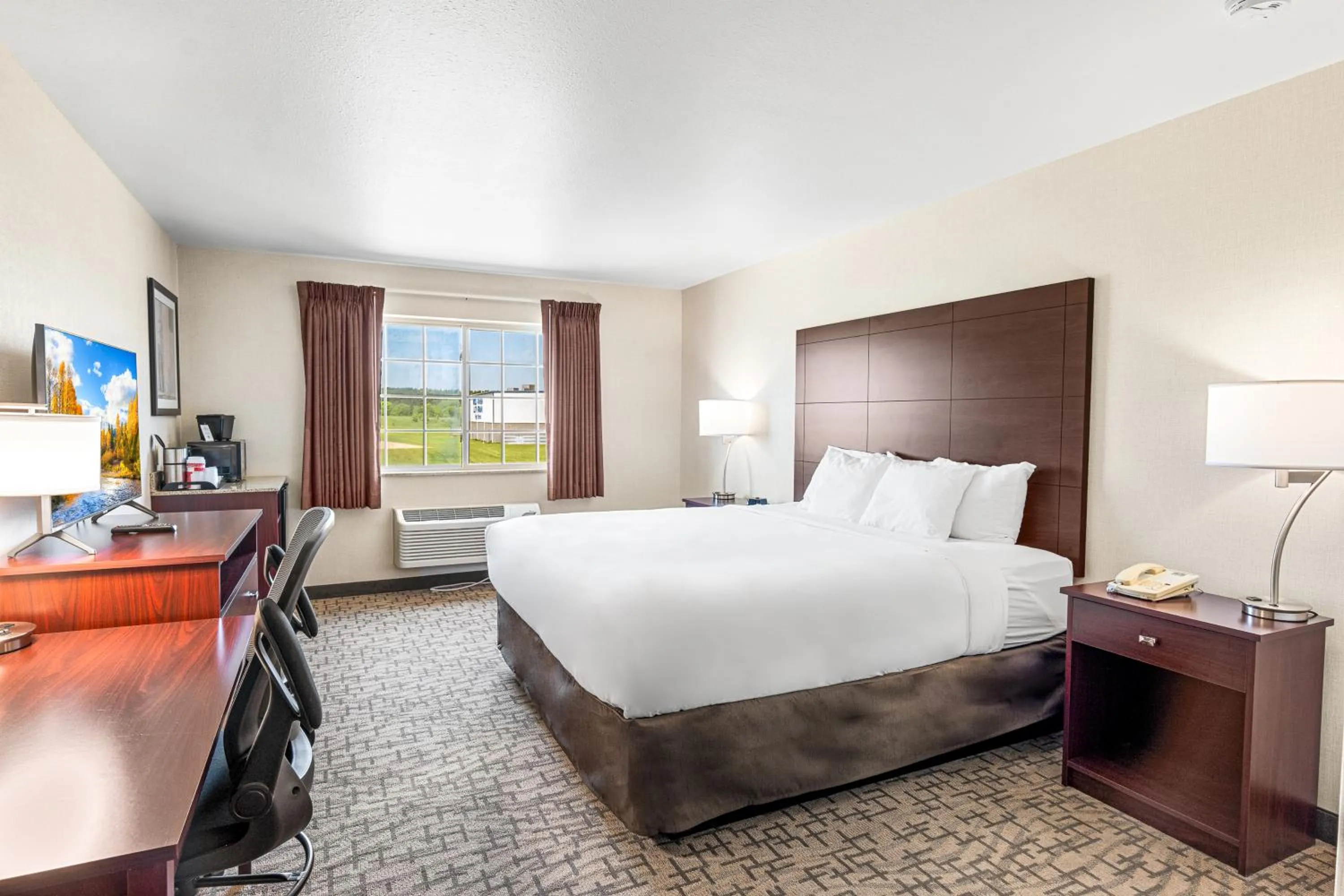 King Room - Non-Smoking in Boarders Inn & Suites by Cobblestone Hotels - Shawano