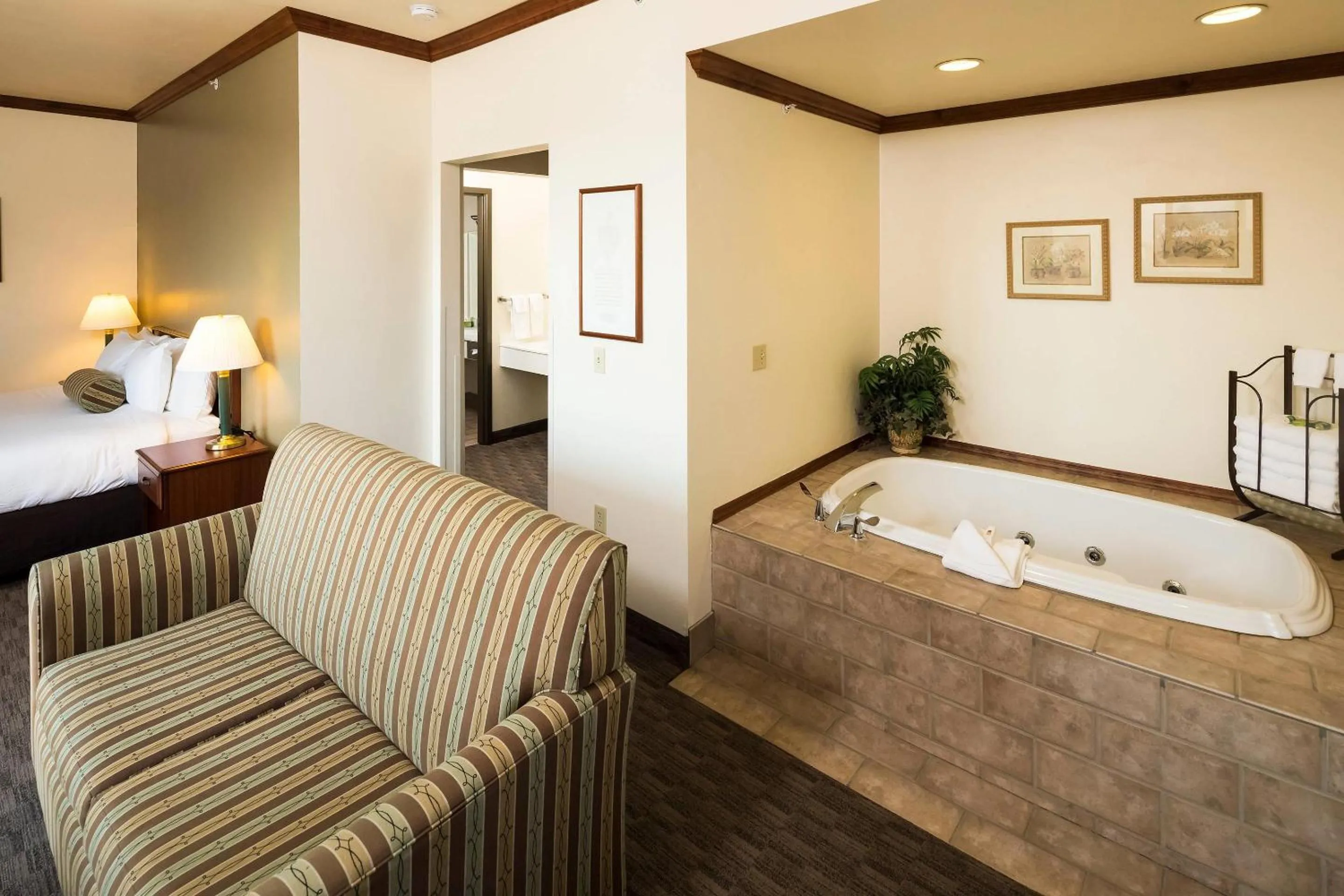 Superior King Suite with Whirlpool - Non-Smoking in Kress Inn, an Ascend Collection Hotel