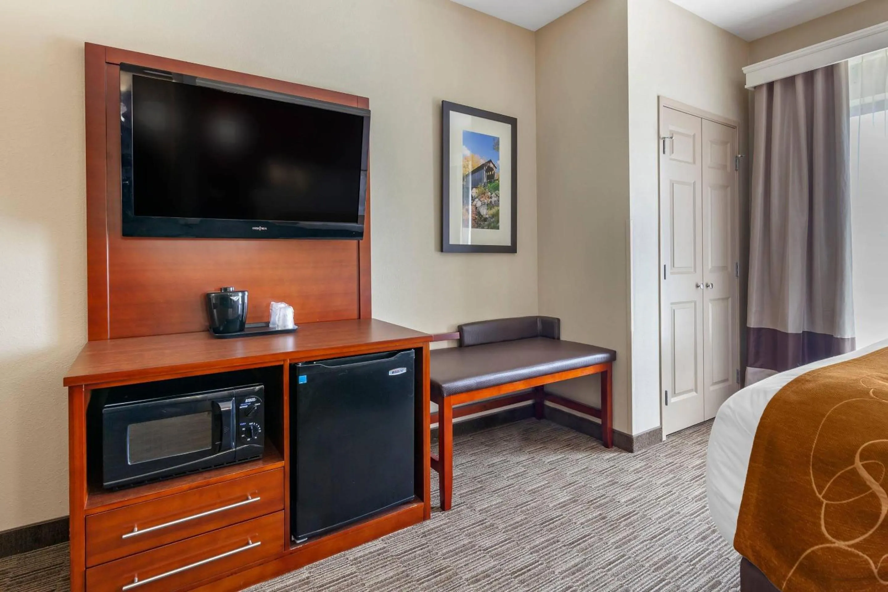King Suite - Accessible/Non-Smoking in Comfort Suites Oshkosh West