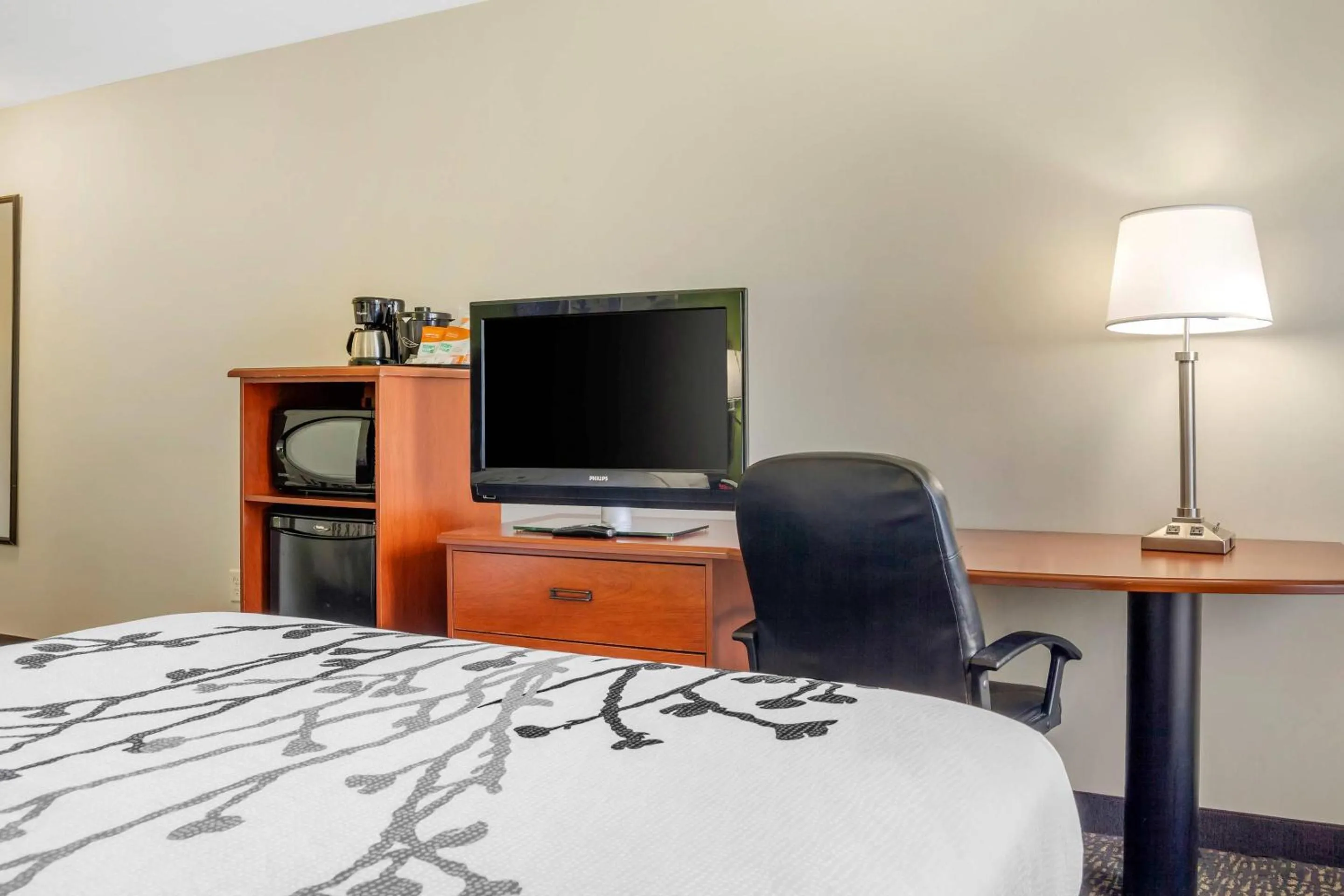 Queen Room with Two Queen Beds - Non-Smoking in Sleep Inn & Suites Milwaukee Airport