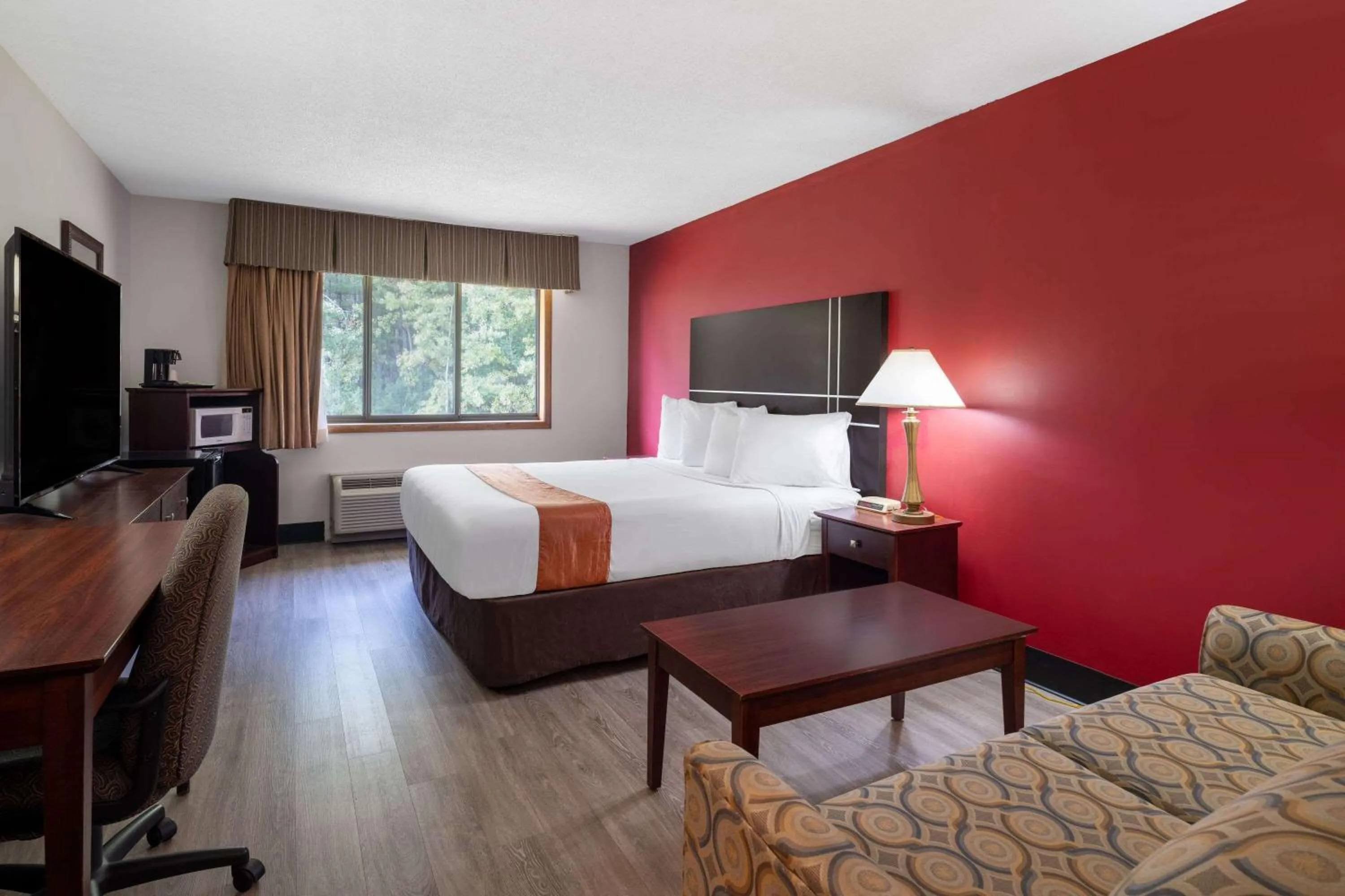 King Room - Non-Smoking in Travelodge by Wyndham Merrill