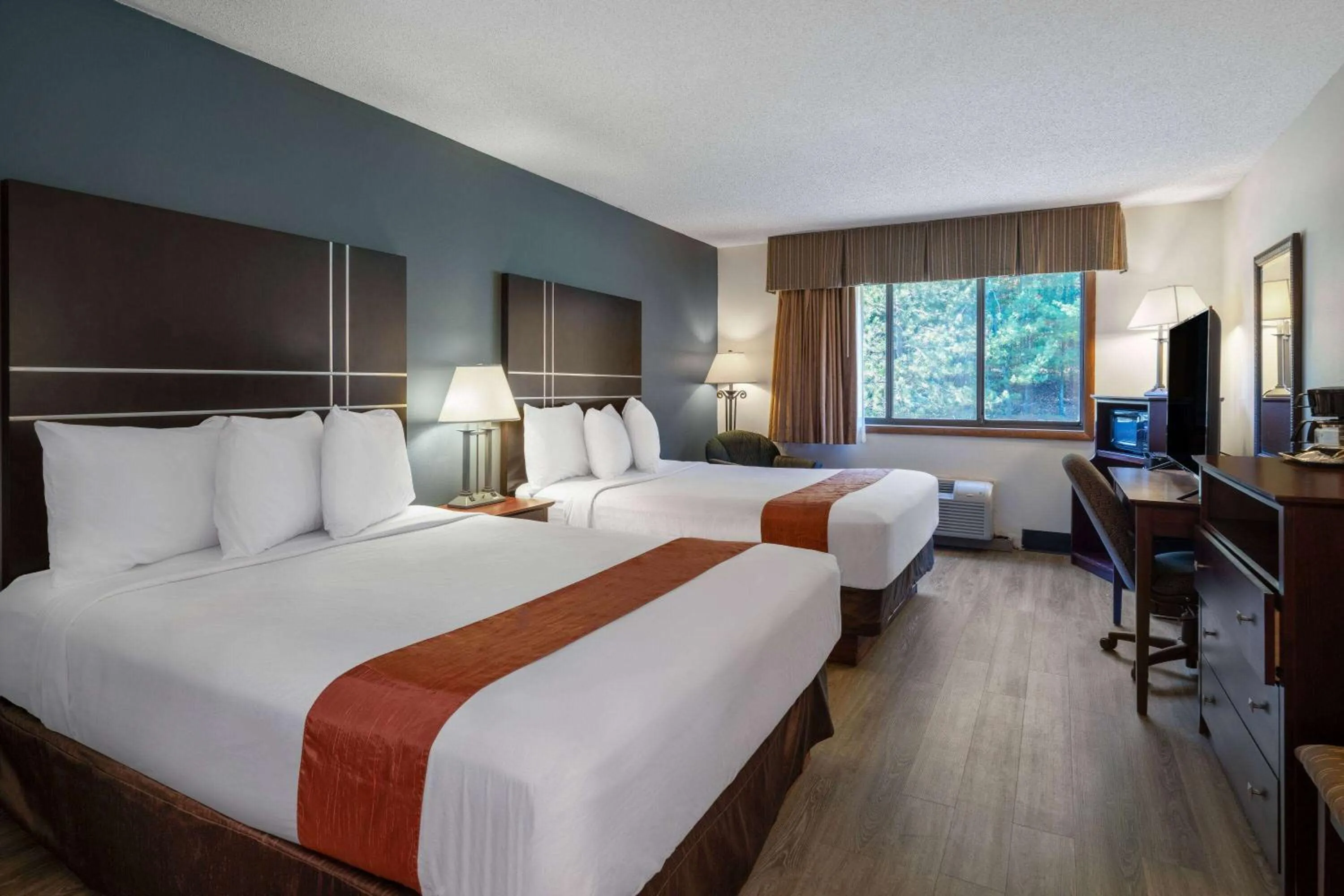 Queen Room with Two Queen Beds - Non-Smoking in Travelodge by Wyndham Merrill