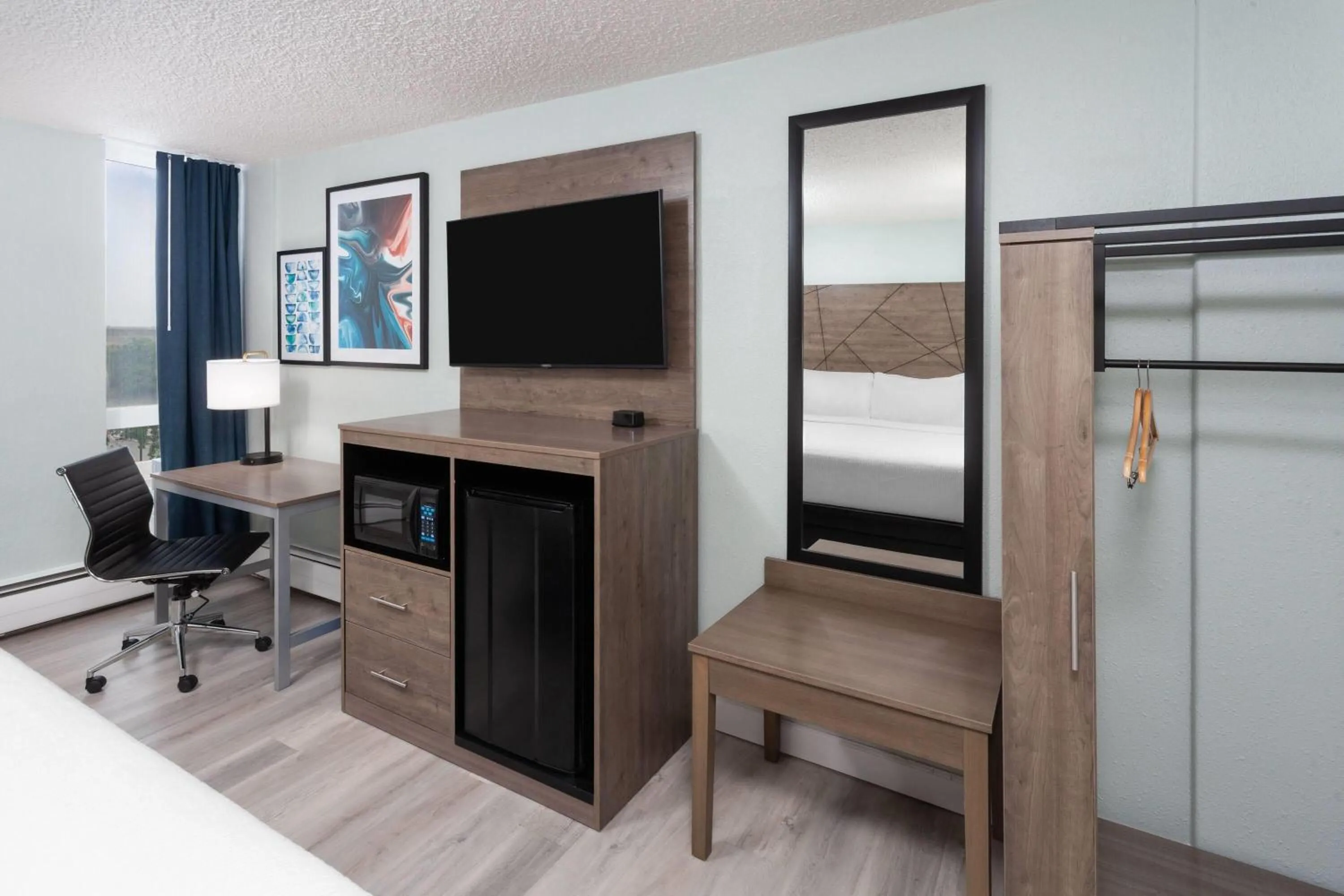 King Room - Non-Smoking in Wingate by Wyndham Sheboygan