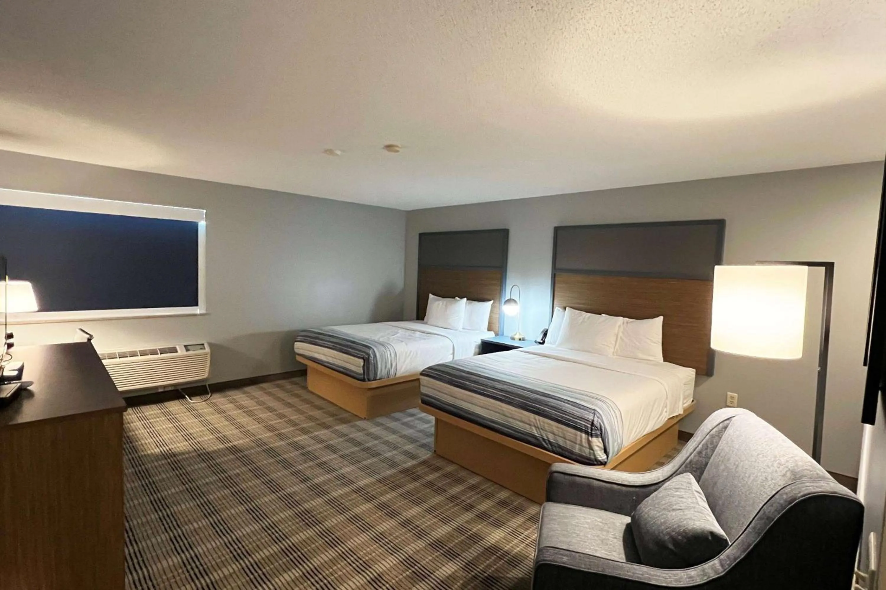 Queen Room with Two Queen Beds, Mobility Access and Bathtub with Grab Bars, Non-Smoking in AmericInn by Wyndham Marshfield