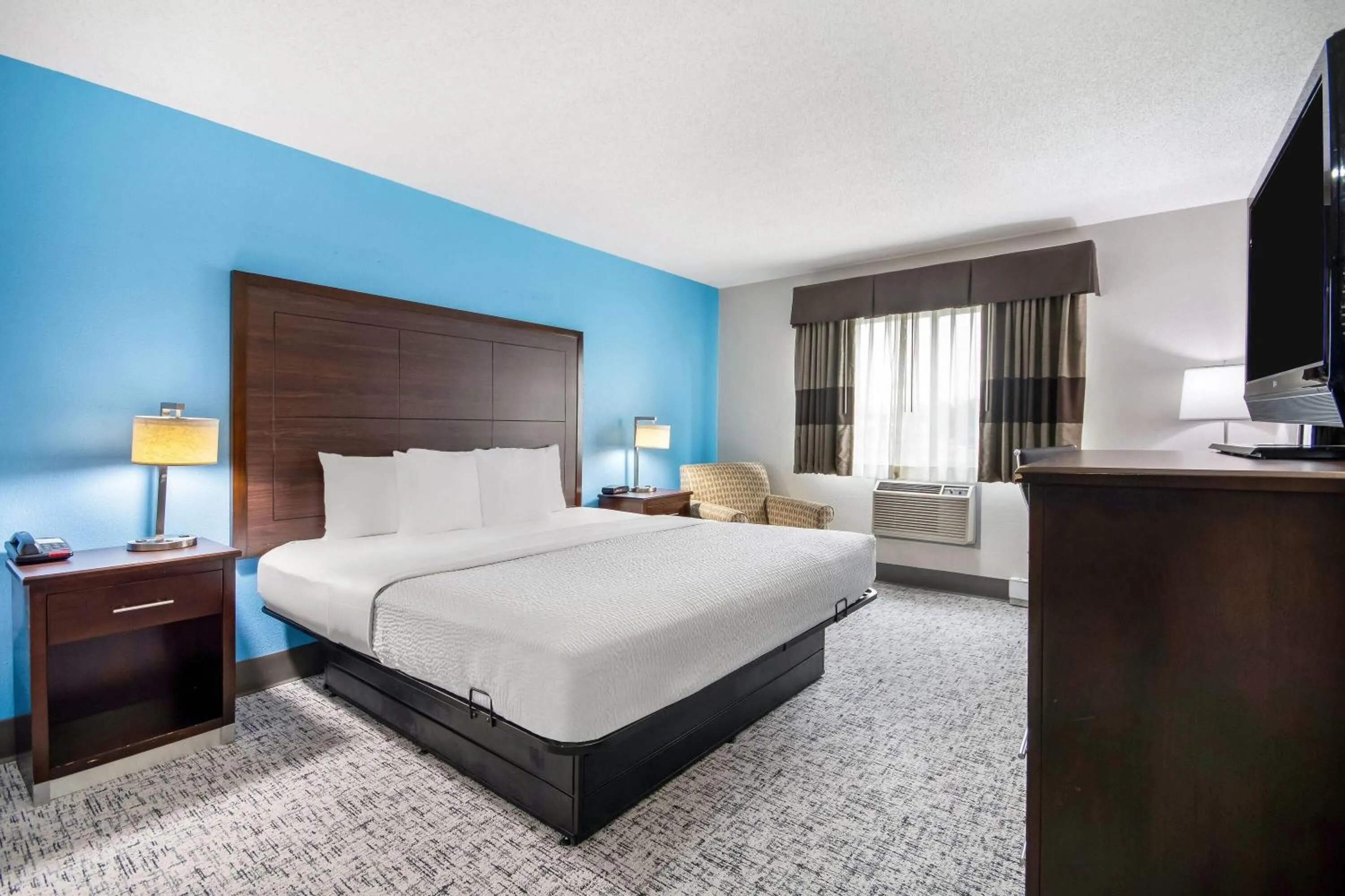 King Room - Disability Access in Baymont by Wyndham Marinette