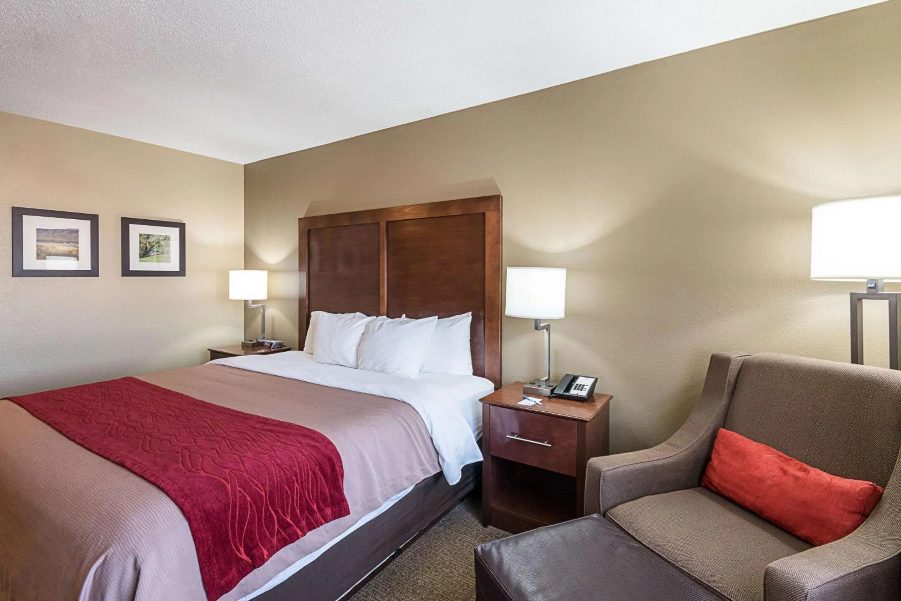 King Room - Accessible/Non-Smoking in Comfort Inn Barboursville near Huntington Mall area