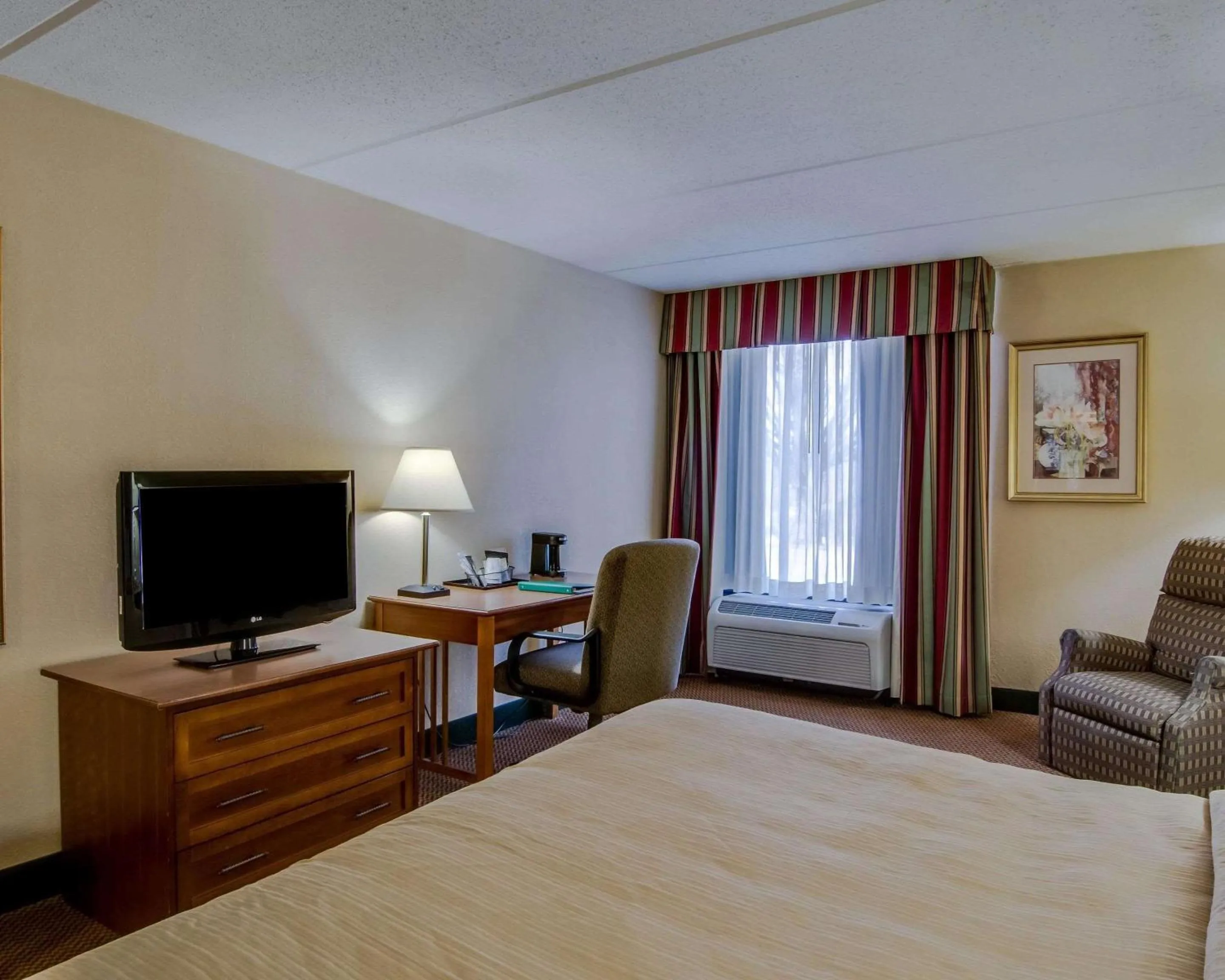 Queen Room - Accessible/Non-Smoking in Quality Hotel and Conference Center Bluefield