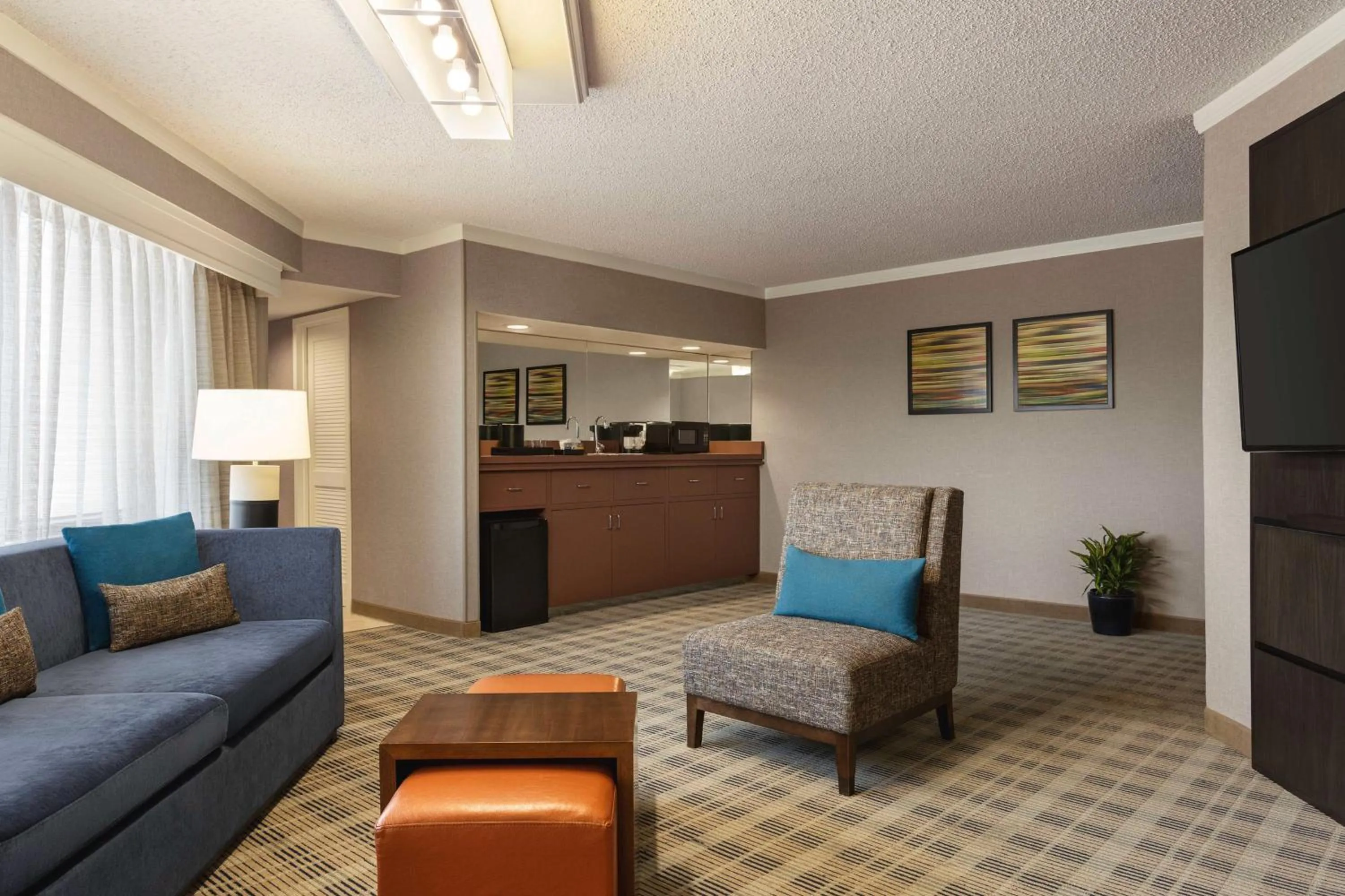 Presidential King Suite in Embassy Suites by Hilton Kansas City Overland Park