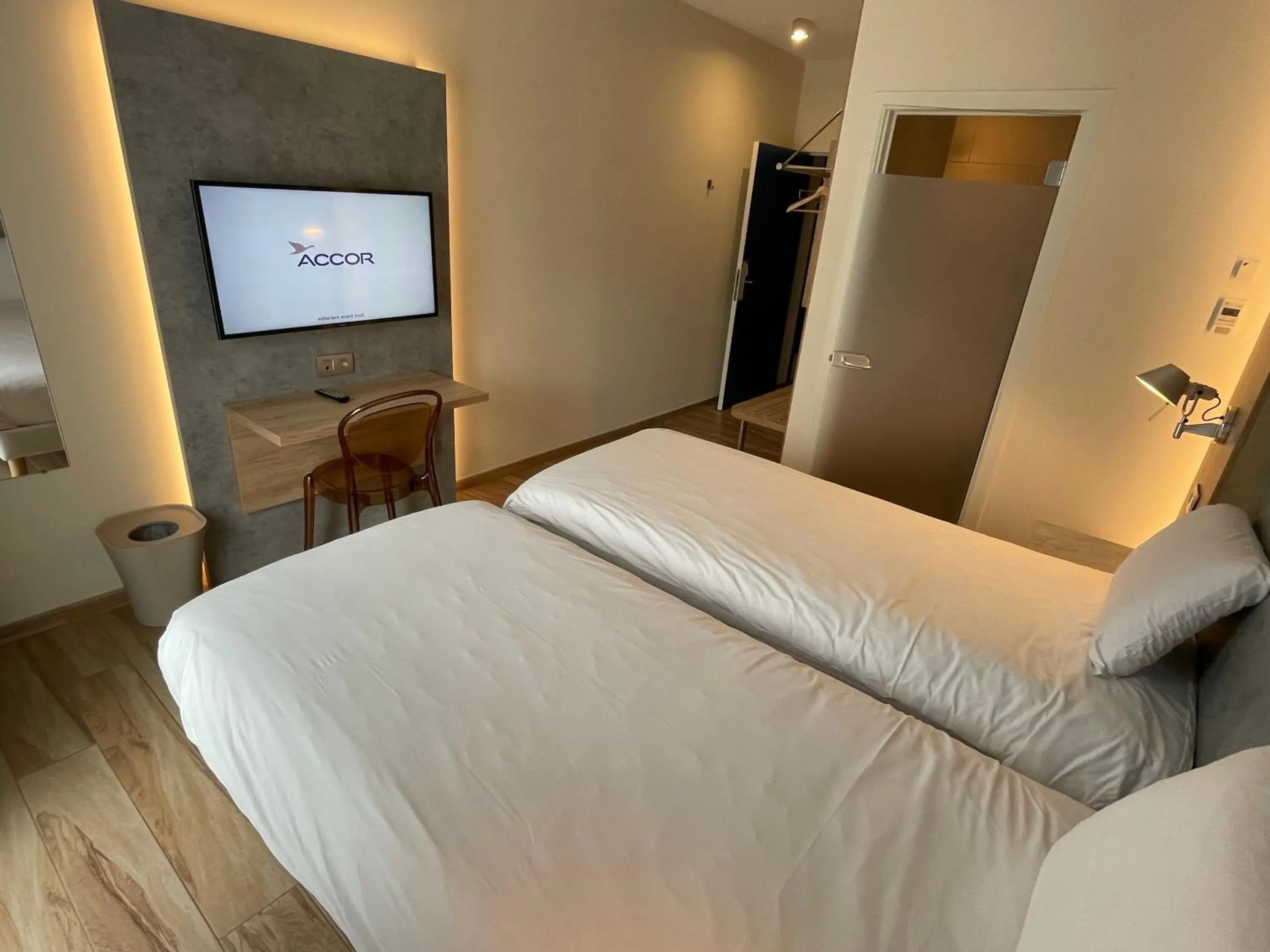 Superior Twin Room - single occupancy in Ibis Styles La Louvière