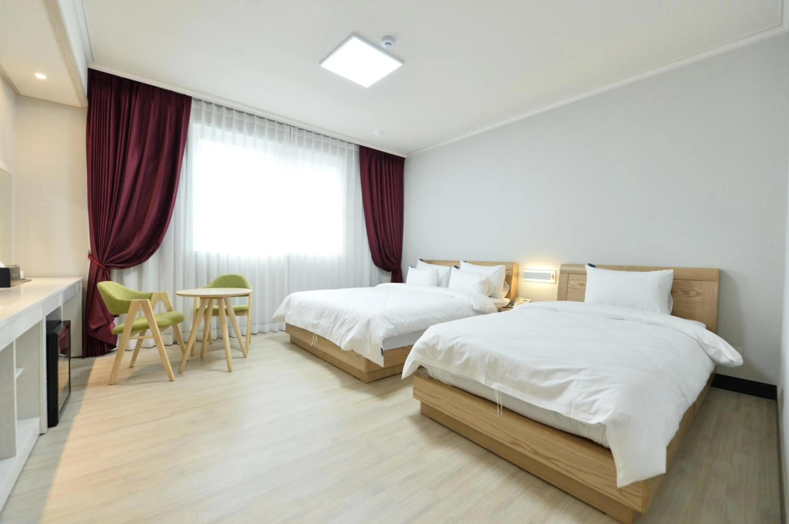 Superior Twin Room with City View in Gwangju Tourist Hotel