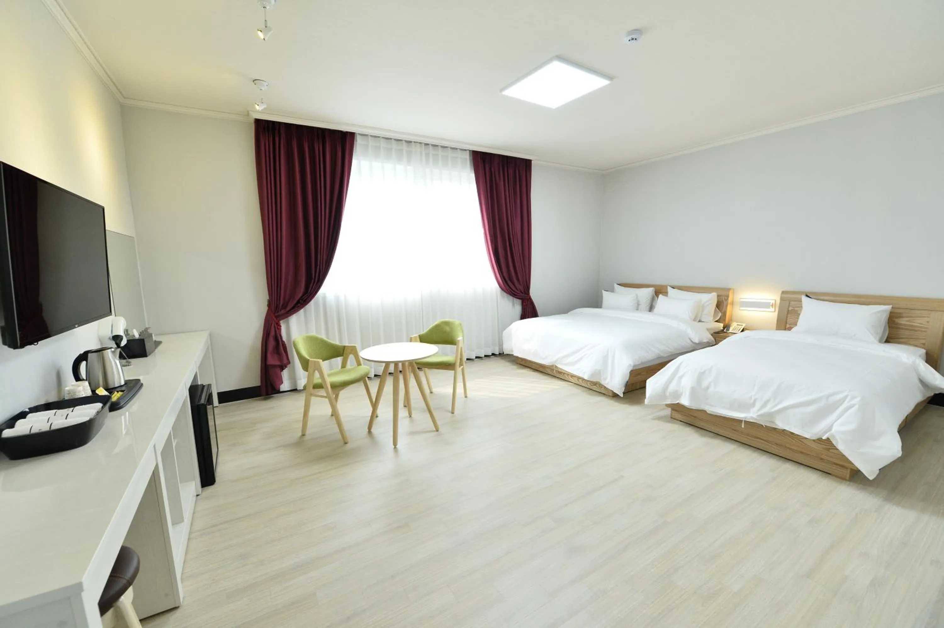 Deluxe Twin Room in Gwangju Tourist Hotel