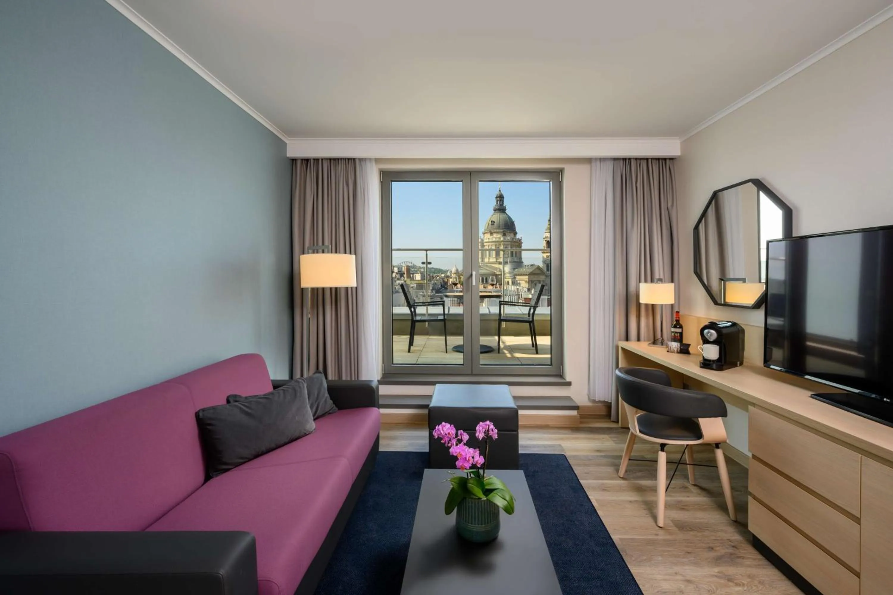One-Bedroom King Suite in Hilton Garden Inn Budapest City Centre