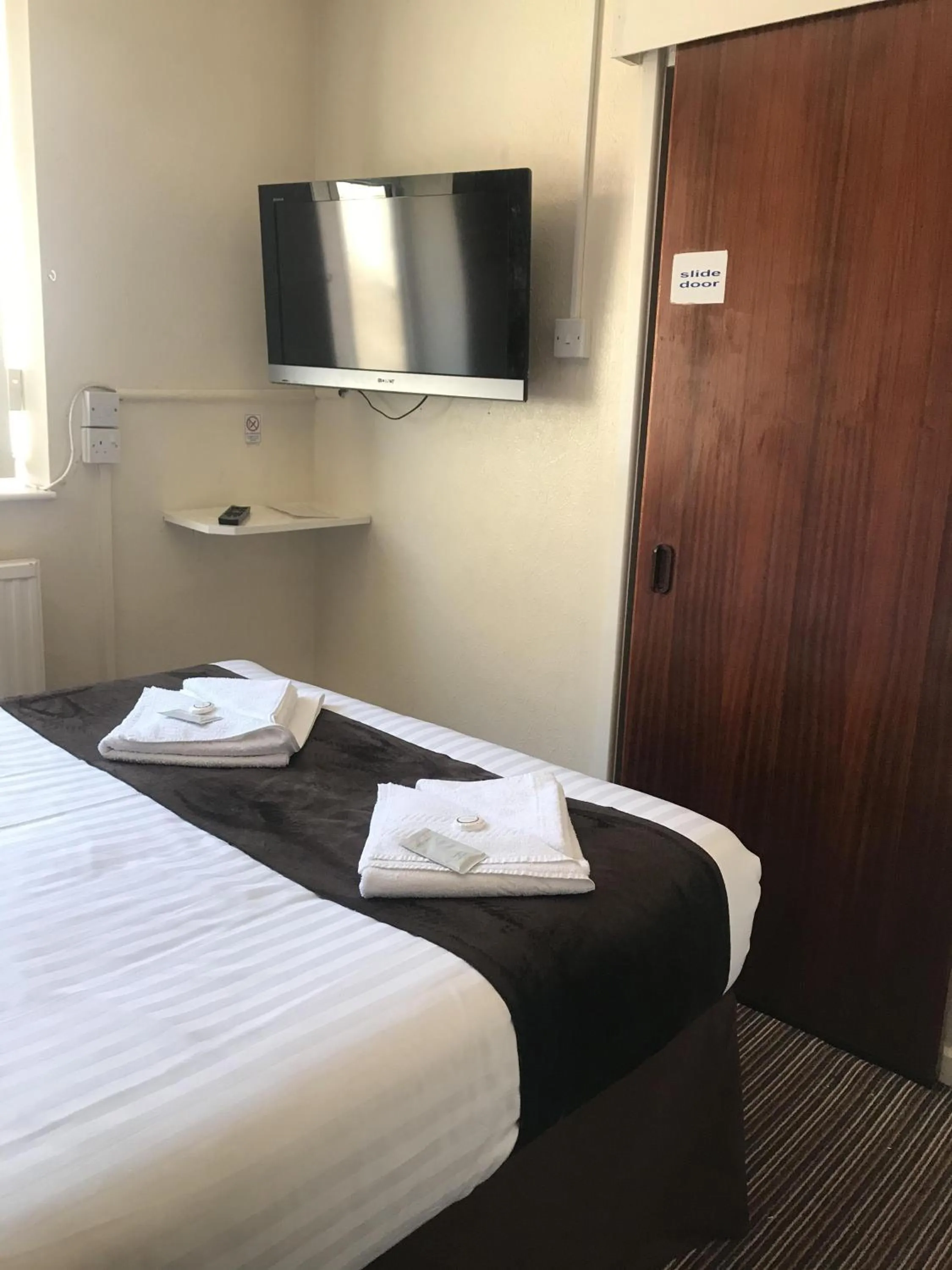 Double Room with Private Bathroom in The Feathers Hotel