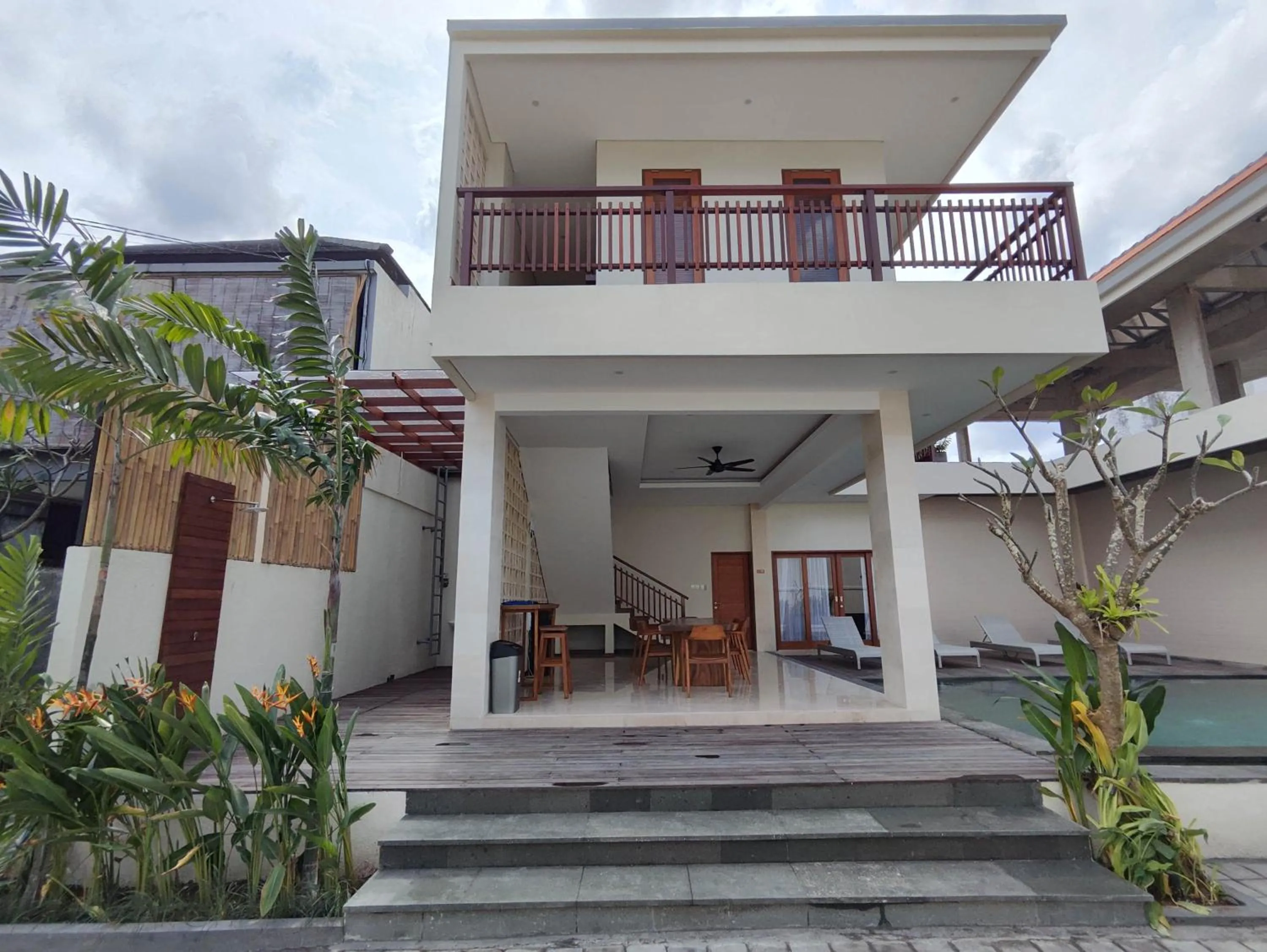 Deluxe Room Swimming Pool Level in Villa Lovecho